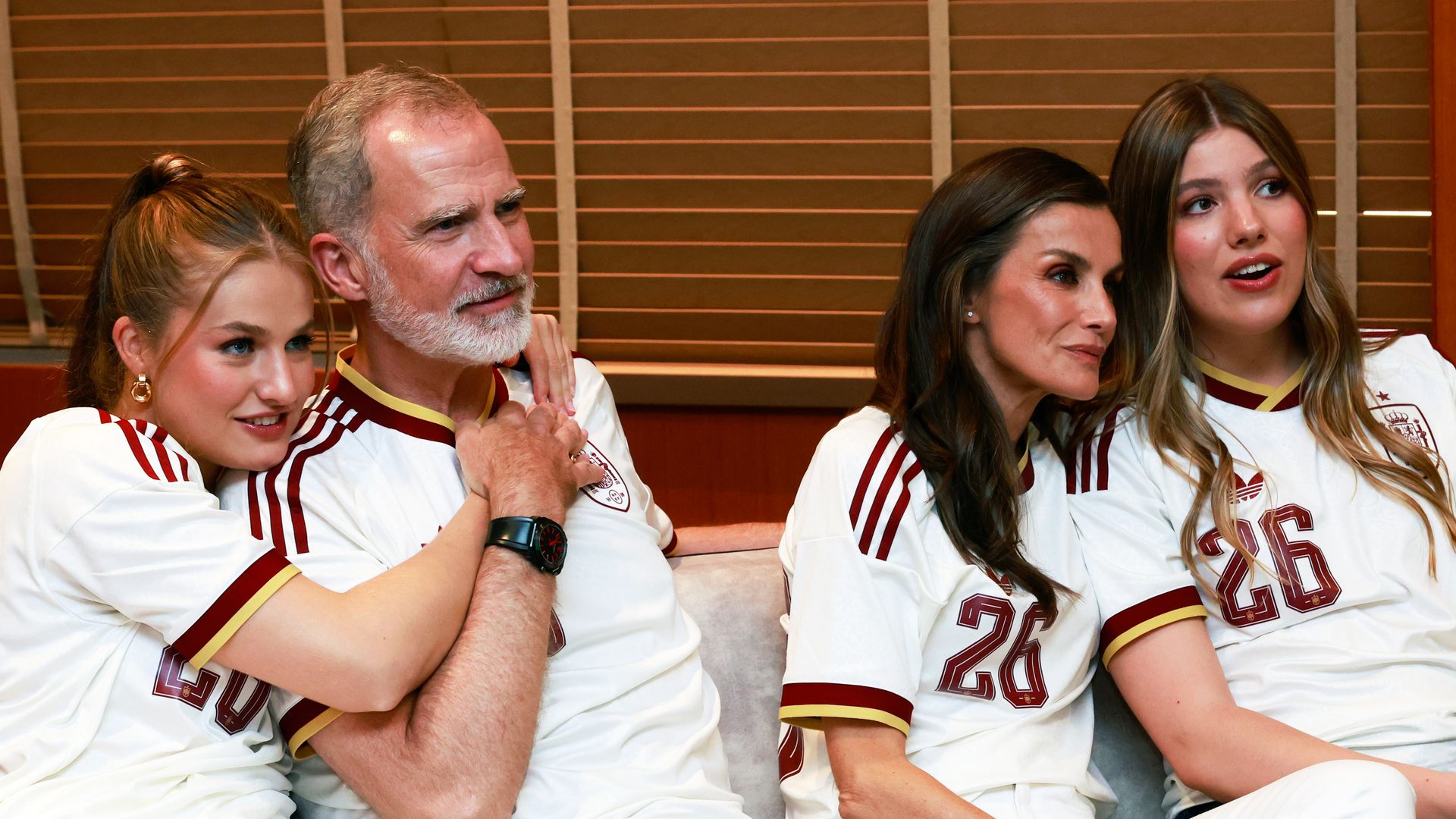 la familia real viendo la semifinal del mundial de futbol