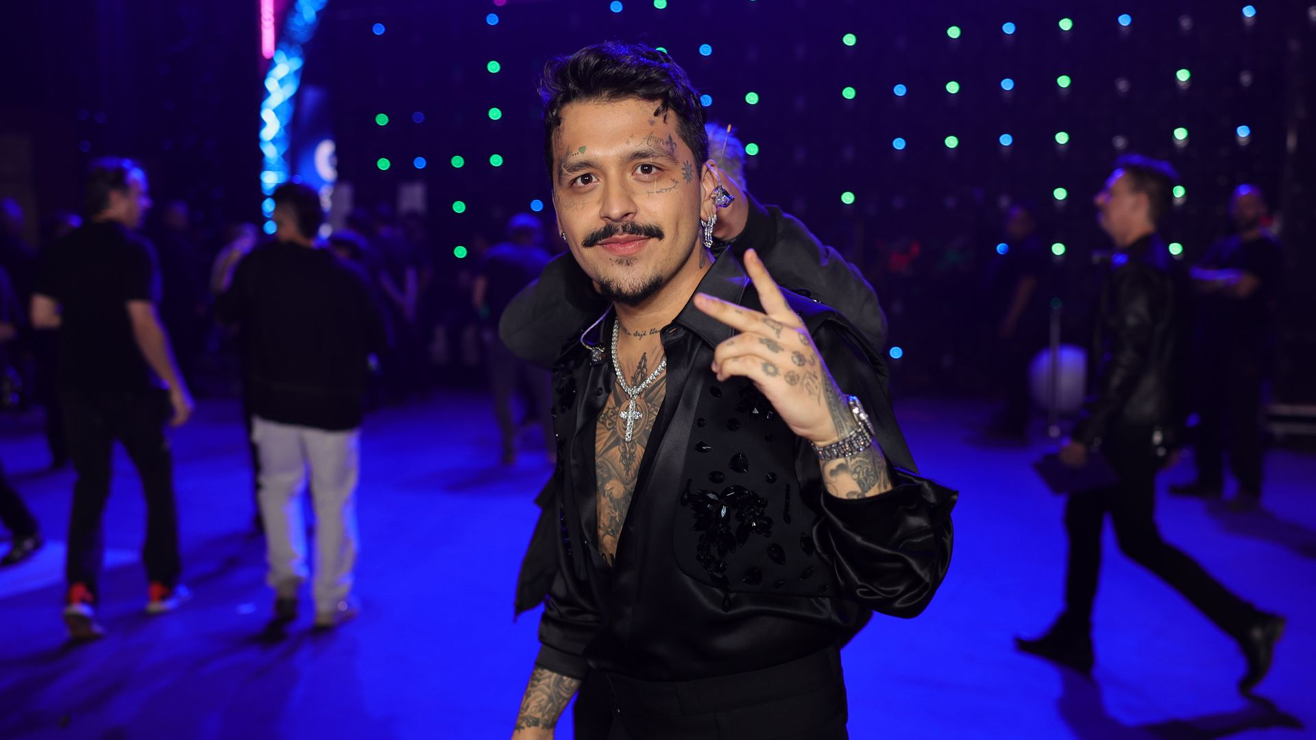Con dedicatoria en francés, Christian Nodal se muestra como el más enamorado de Ángela Aguilar
