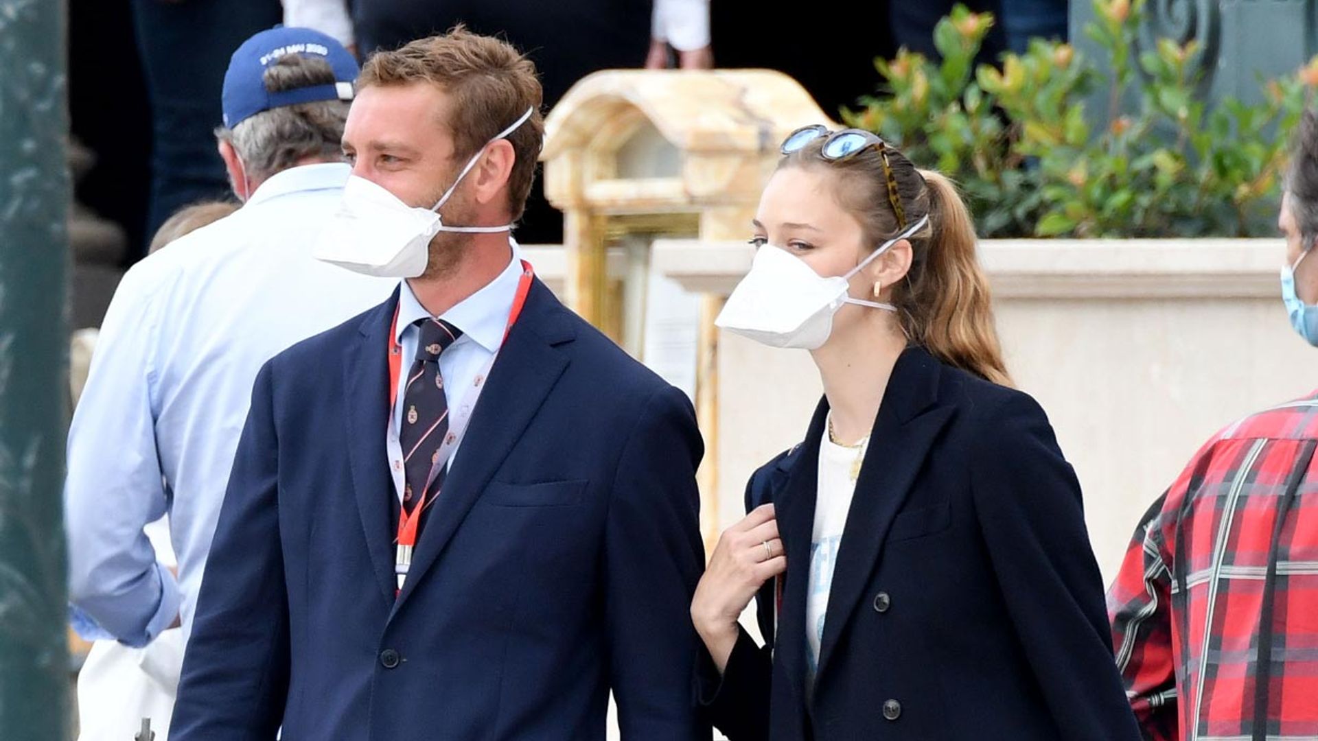 Beatrice Borromeo y Pierre Casiraghi reaparecen en familia en un significativo día para Mónaco