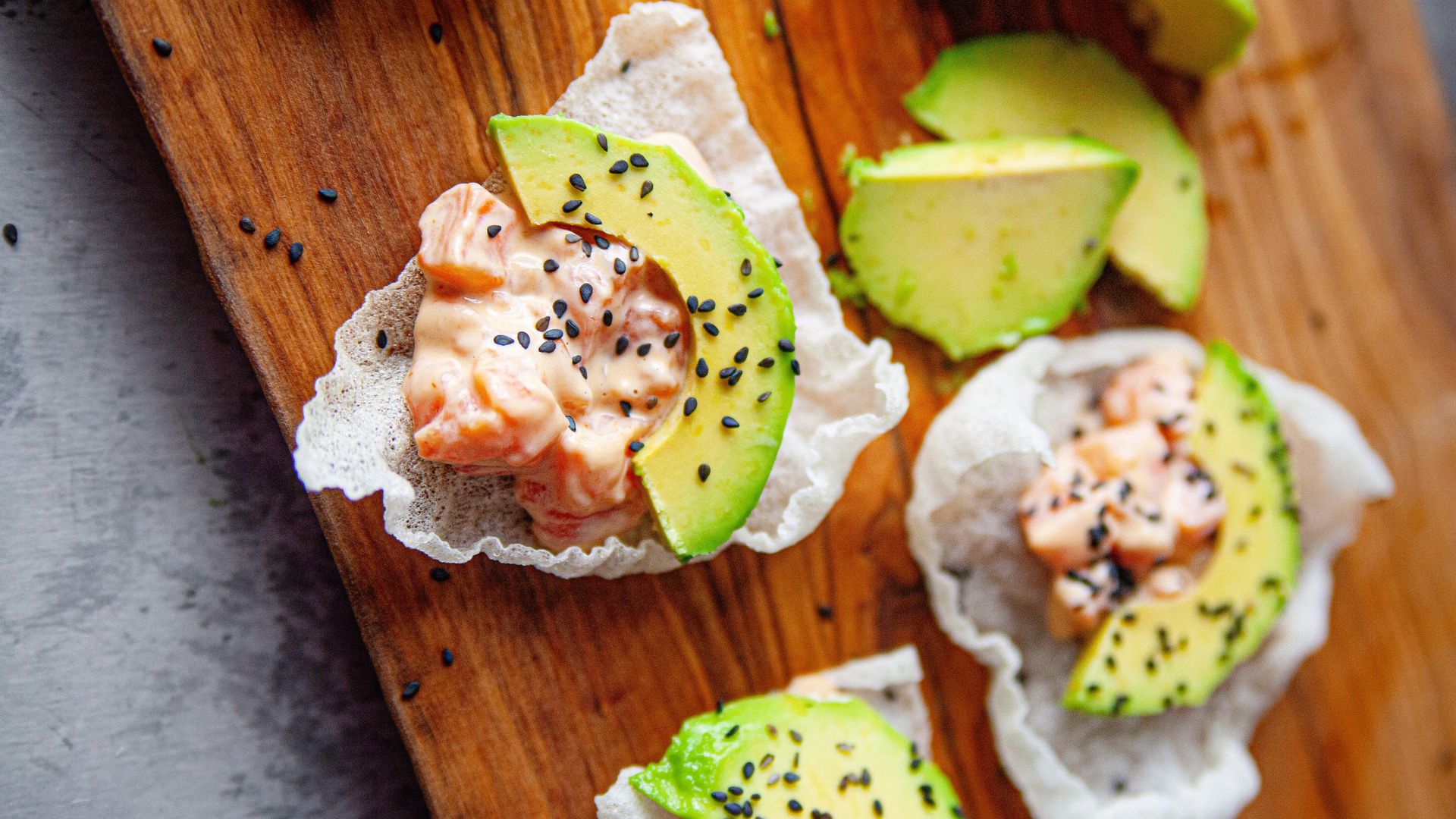 Crujientes de tartar con salmón