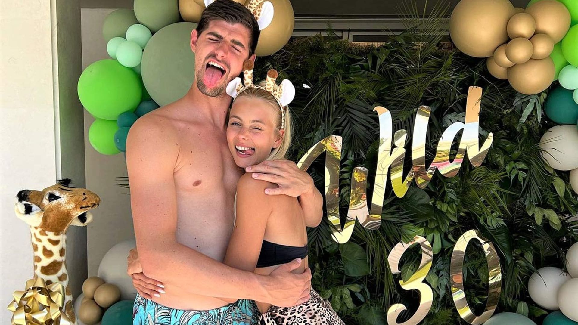 Courtois, el portero del Real Madrid, muestra su casa y su espectacular piscina en la fiesta de su 30 cumpleaños