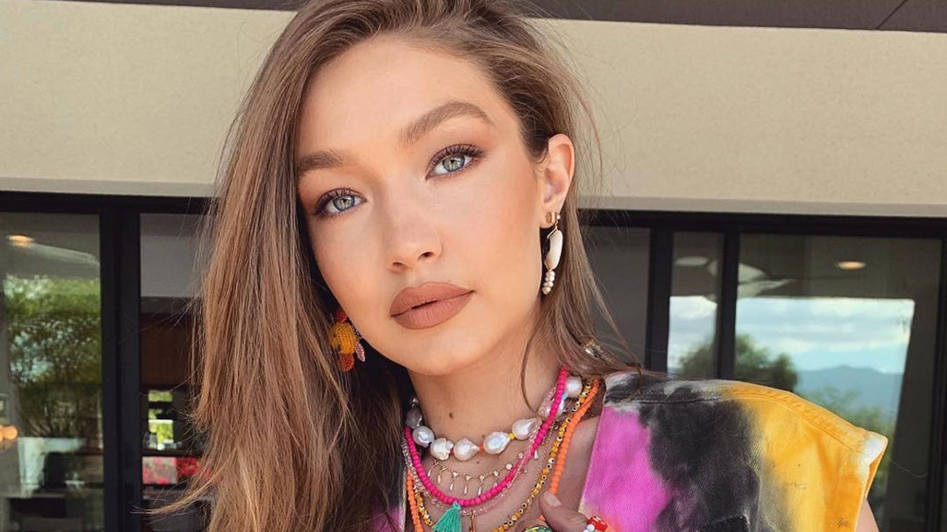 Con los trucos de Gigi Hadid tu salón parecerá más amplio y luminoso