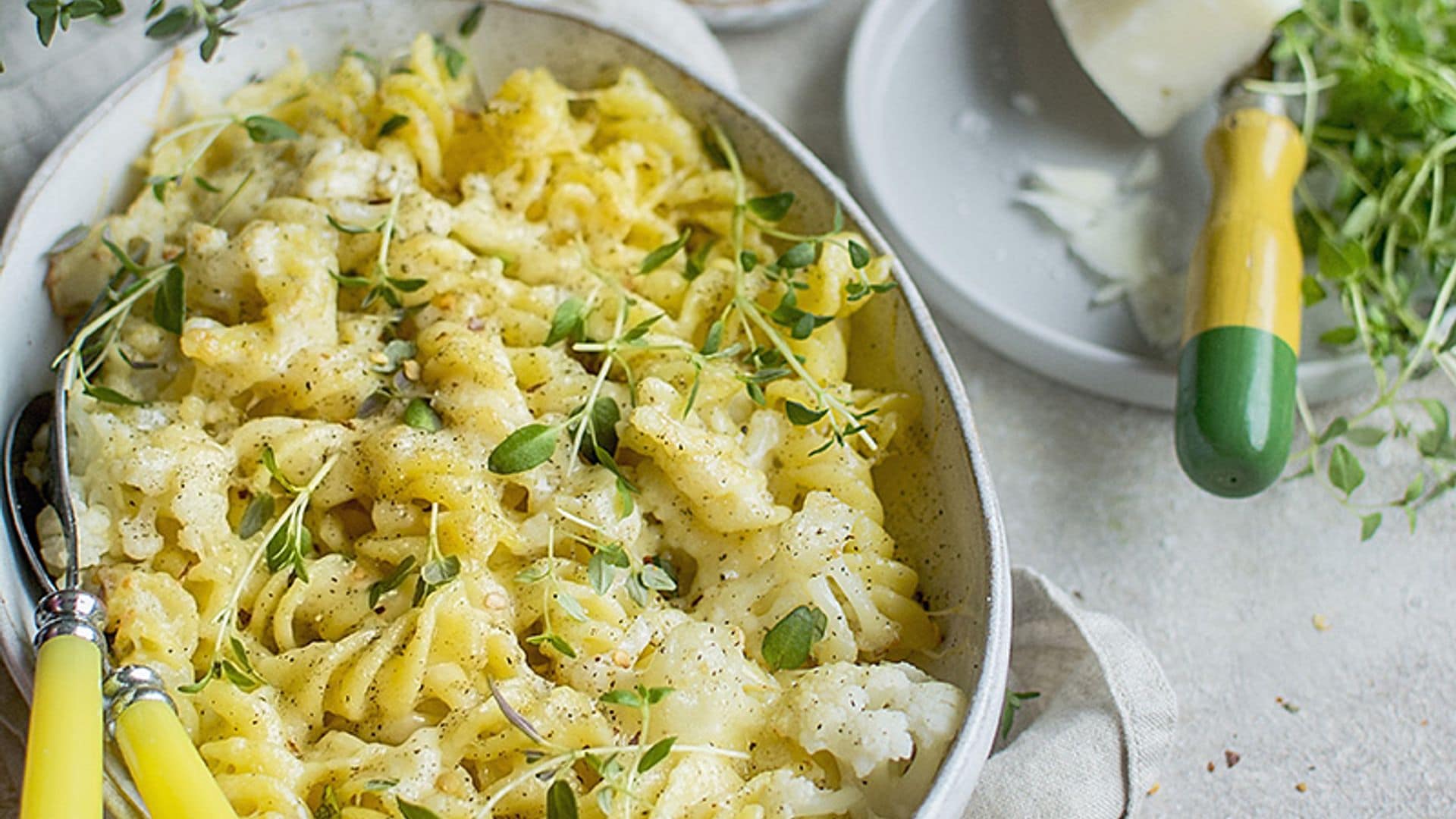 Pasta con mantequilla y parmesano