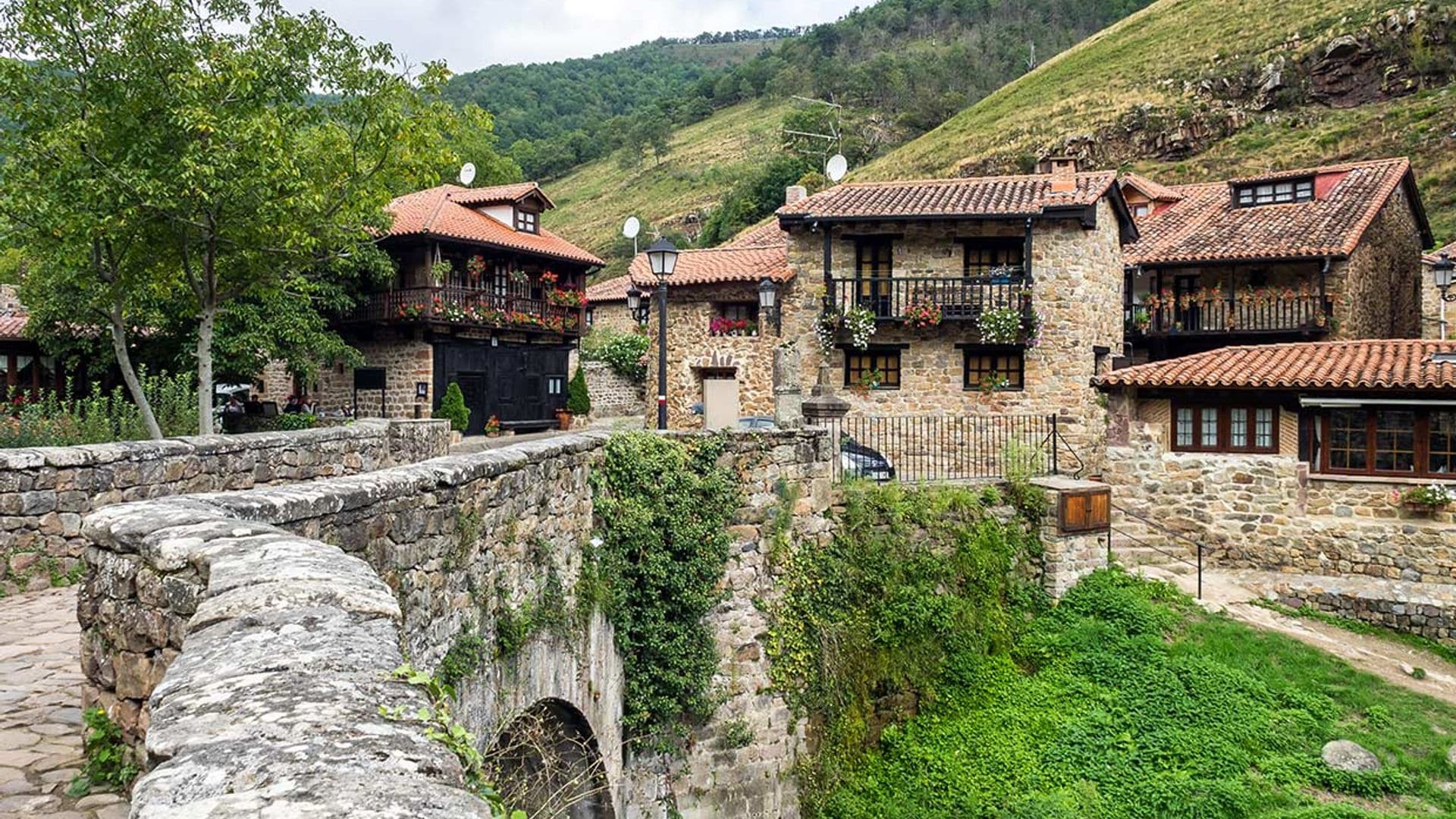 Bárcena Mayor, una maravilla rural en Cantabria