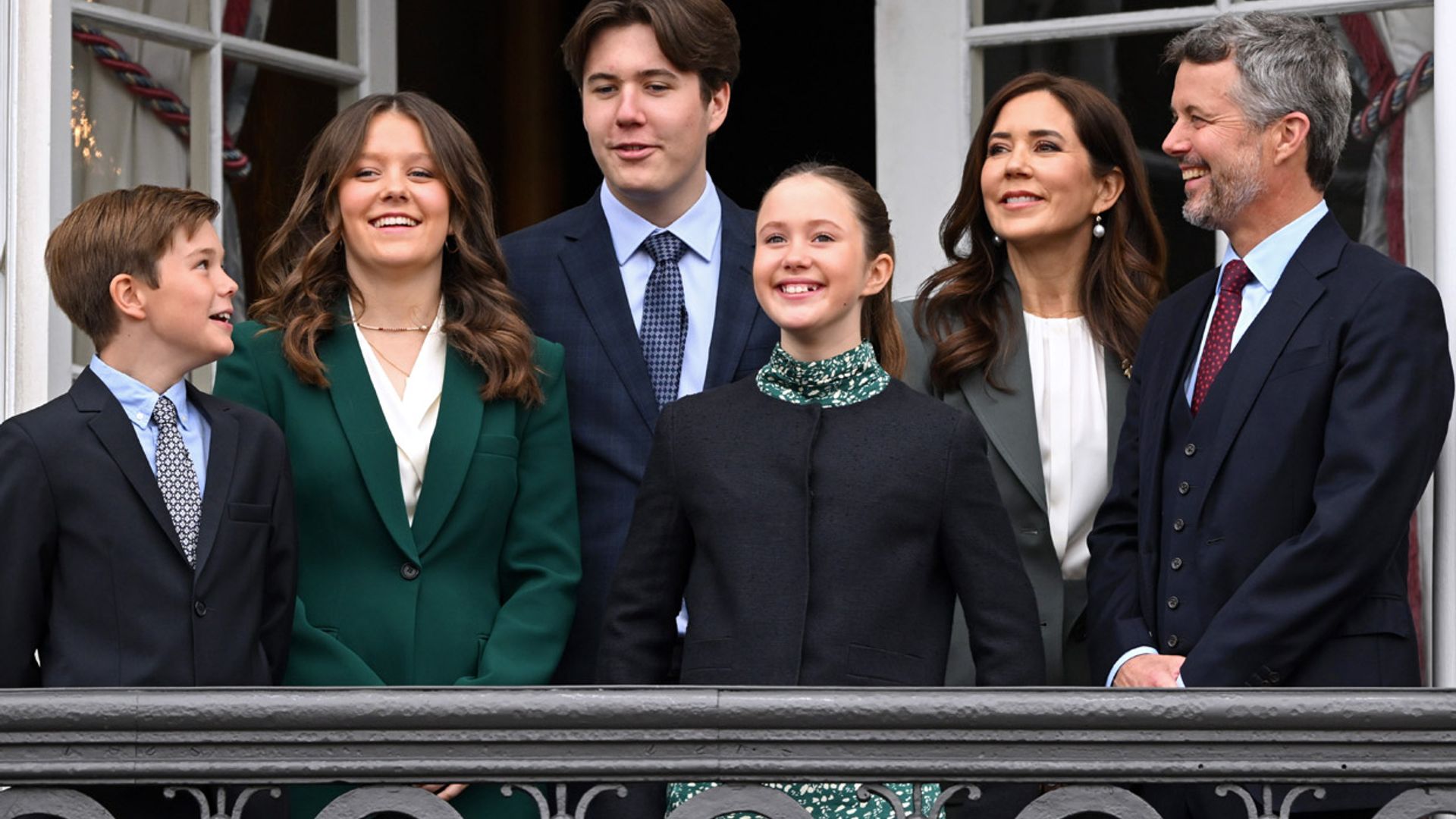 Isabella y Josefina de Dinamarca, dos princesas a juego con su madre que comparten ropa