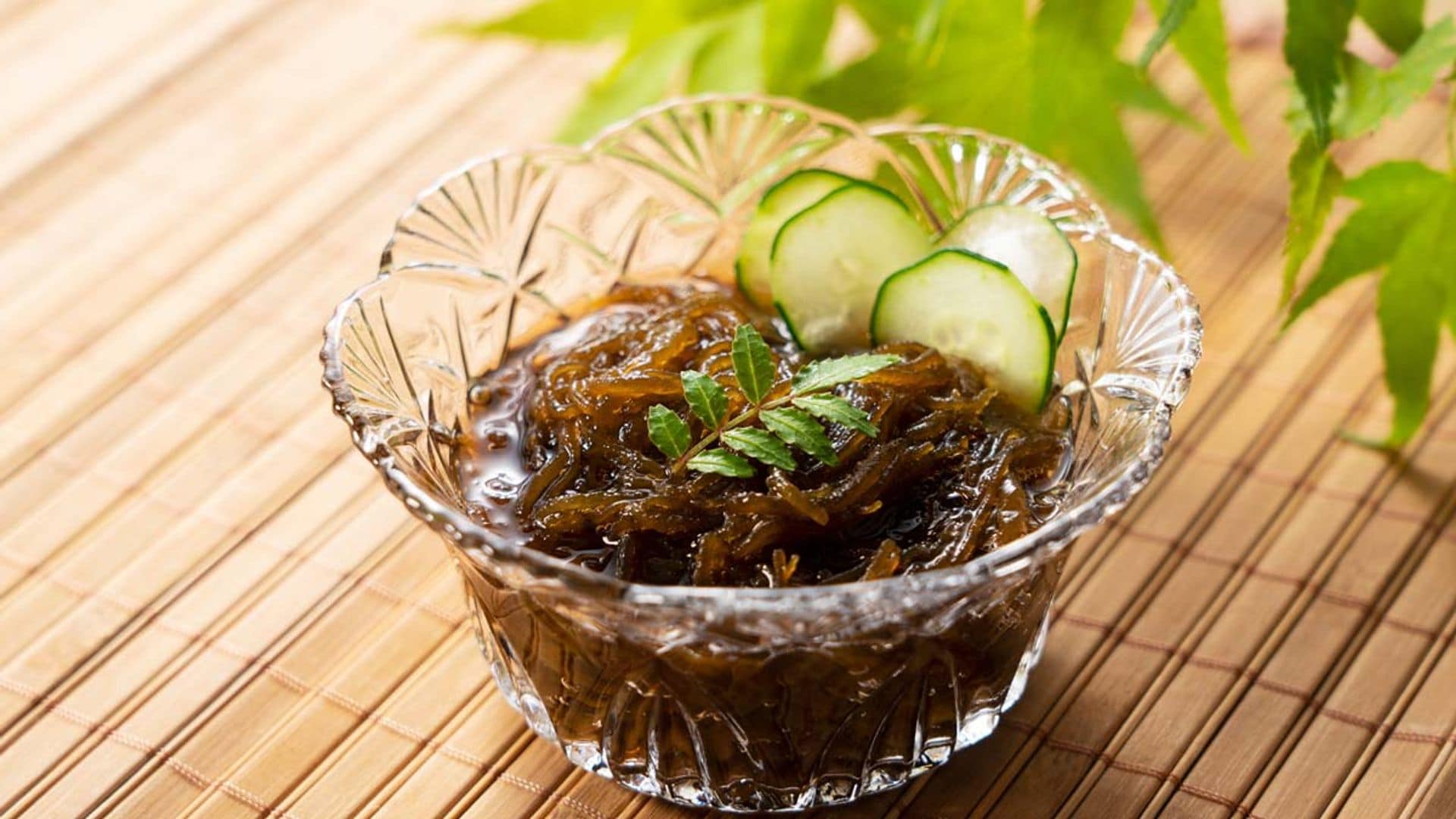 Aperitivo de algas 'mozuku' marinadas con pepino