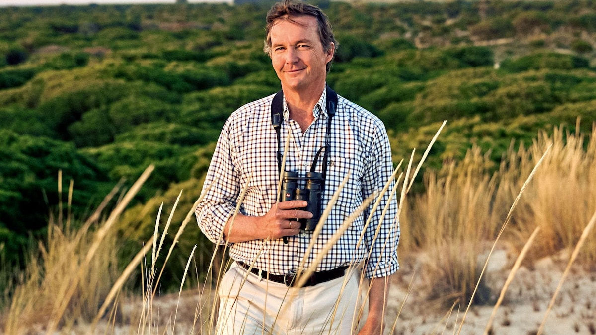 Pedro de Borbón-Dos Sicilias, duque de Calabria, en un excepcional reportaje en el corazón de Doñana