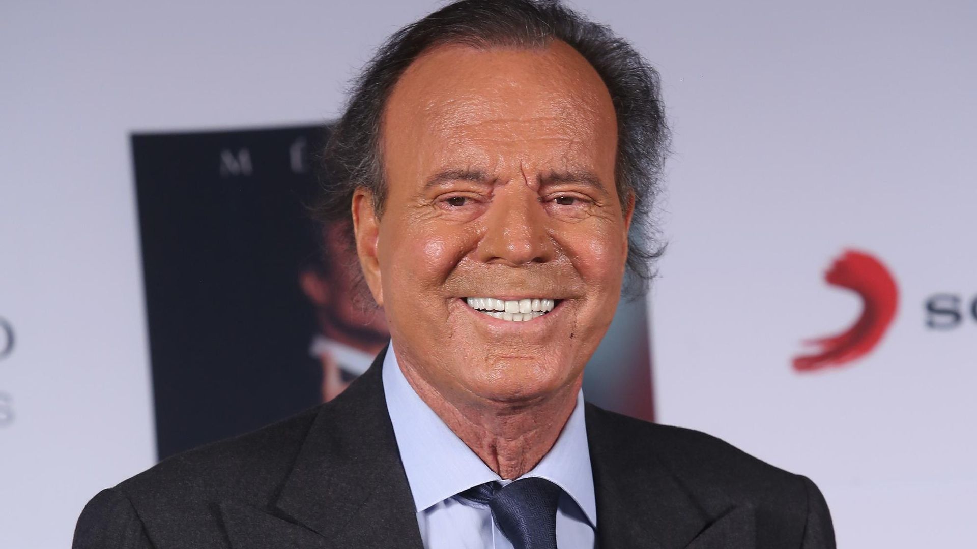 Julio Iglesias recuerda el accidente que hace 55 años le cambió la vida | ¡HOLA!