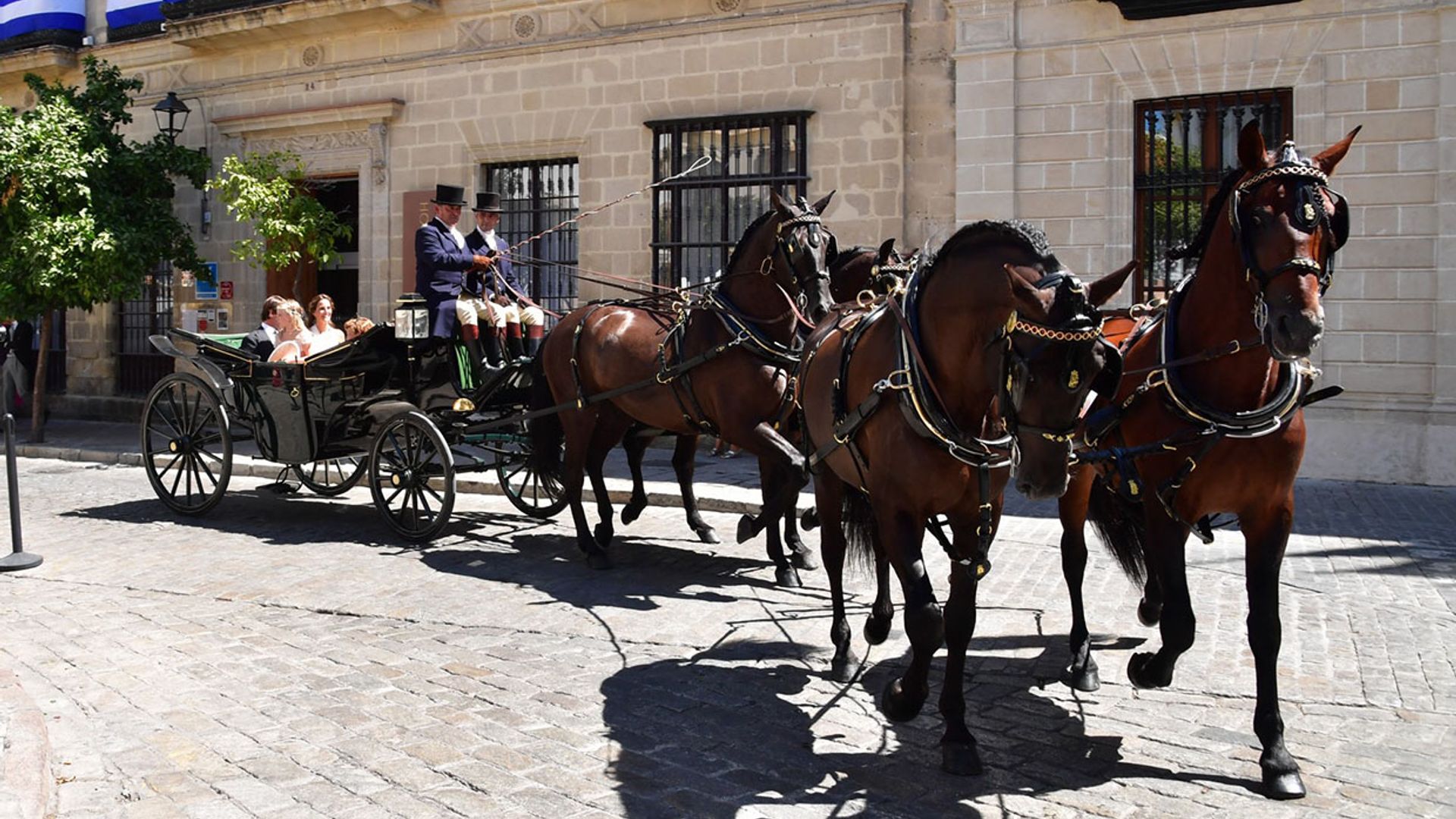 Carruajes, tradición y el embrujo de Jerez: así ha sido la boda de Carlos Cortina y Carla Vega-Penichet