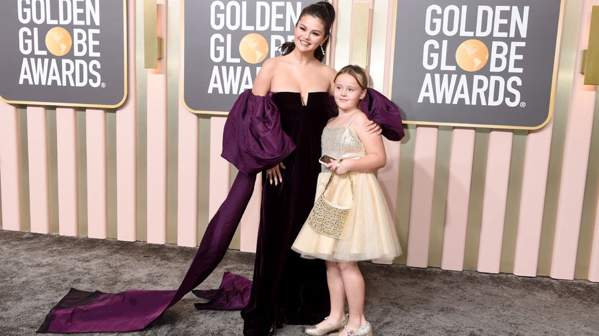 Selena Gómez se lleva a su hermanita a los Globos de Oro ¡y la pequeña Gracie acapara las miradas!