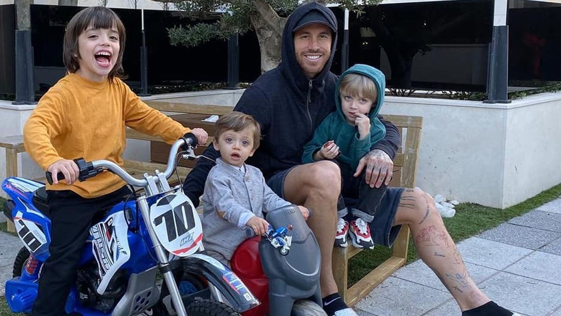 La divertida tarde de juegos de Sergio Ramos con sus hijos: 'Los problemas crecen'