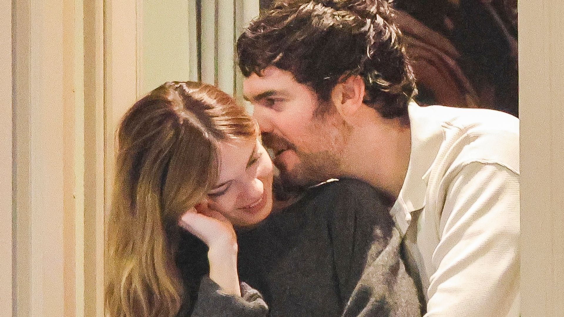 Stella Banderas anuncia su compromiso con Alex Gruszynski, su primer amor del colegio