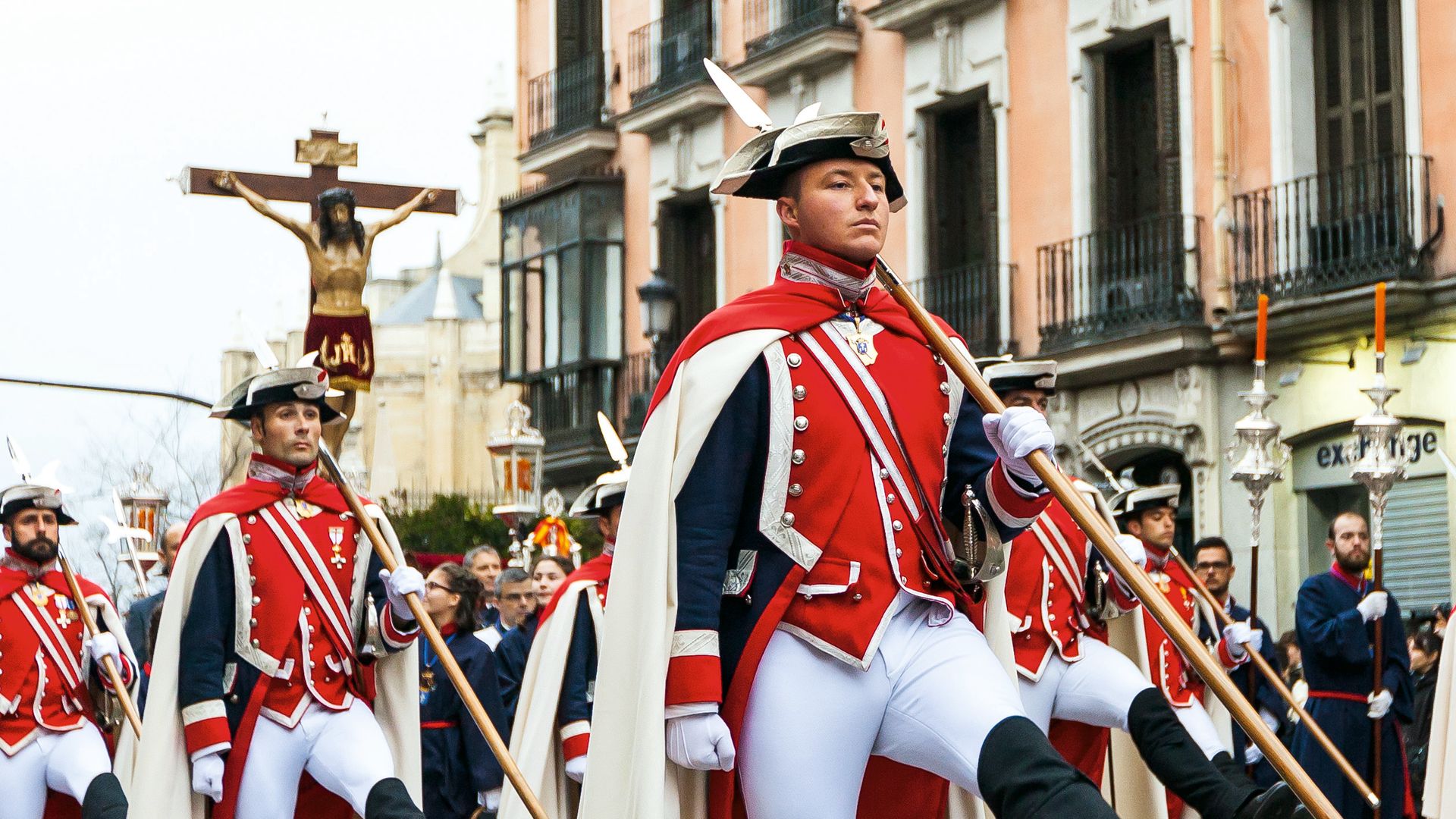 Los alabarderos en procesión. Semana Santa en Madrid.