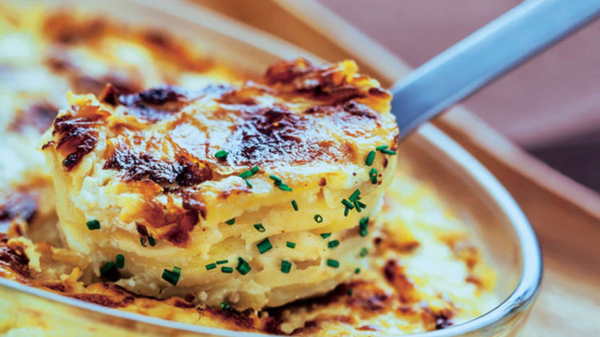 Patatas gratinadas con tres quesos