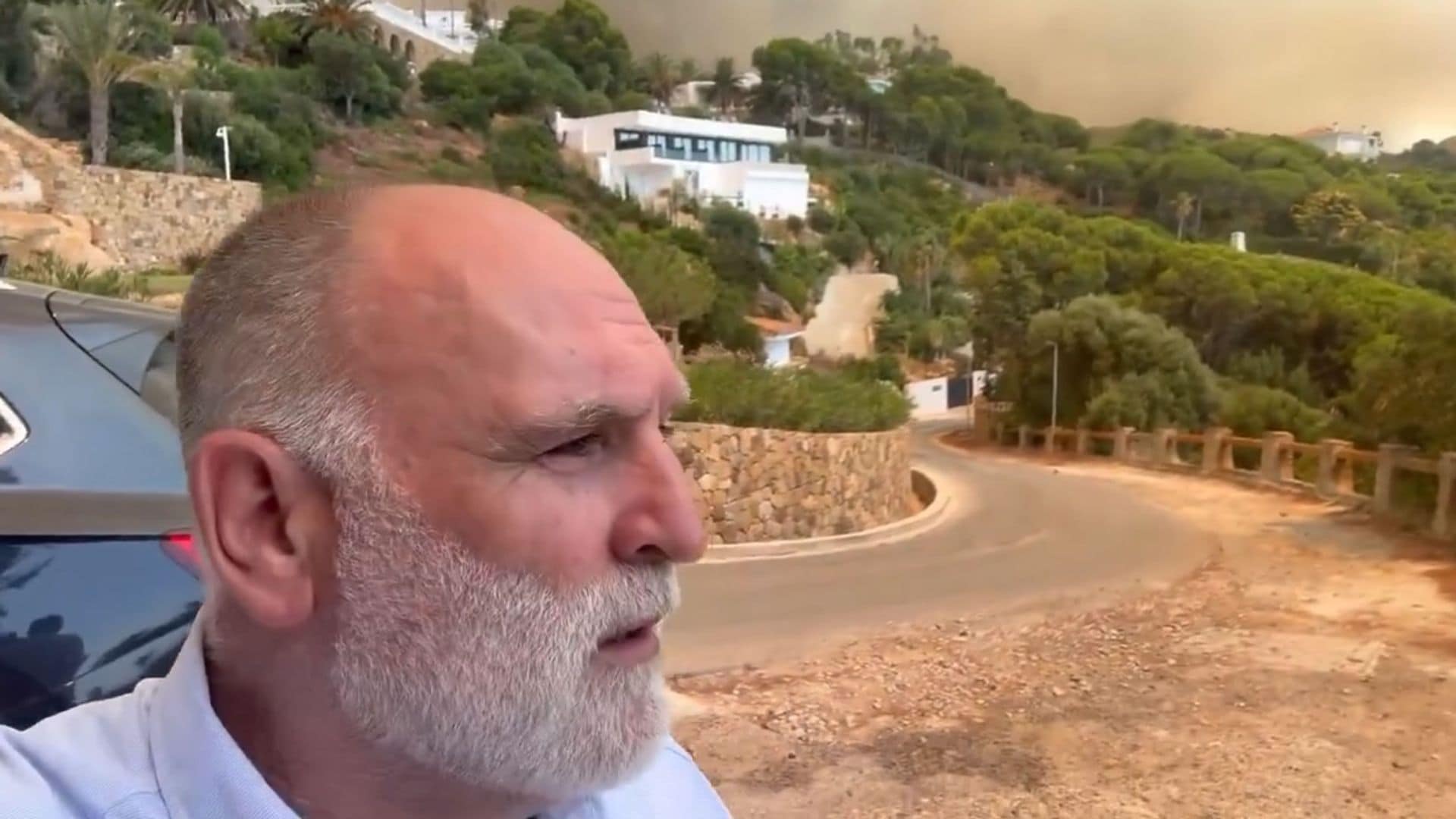 Los impactantes vídeos del chef José Andrés, convertido en reportero en el incendio de Zahara de los Atunes