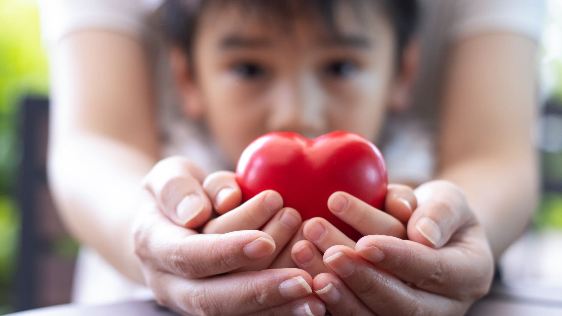 Trauma por abandono: la huella en el corazón que acompaña a los niños adoptados para siempre