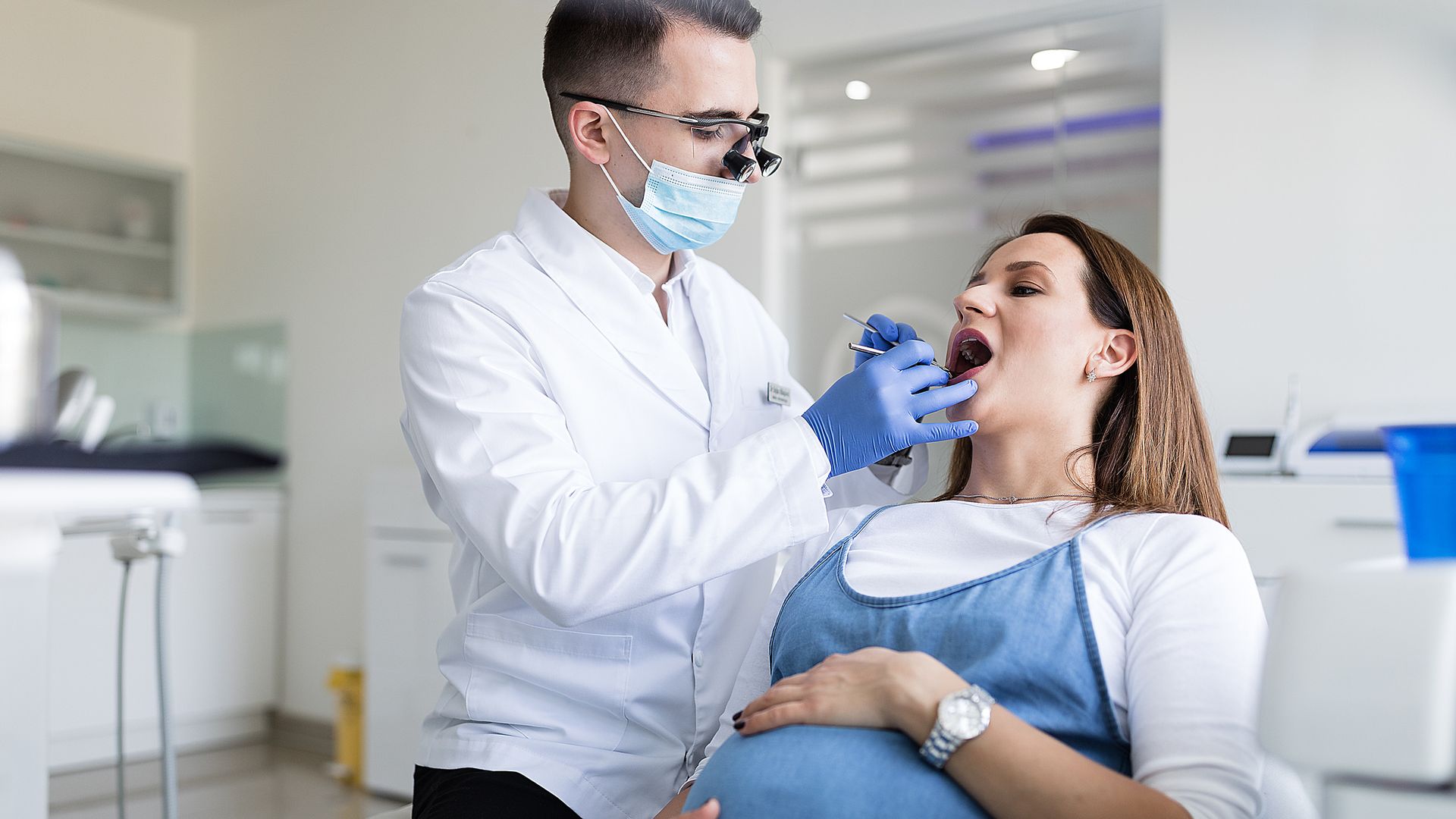 Angus García, higienista dental: "La mujer embarazada no tiene la suficiente información sobre los efectos adversos que causan los problemas orales en el resultado del embarazo"