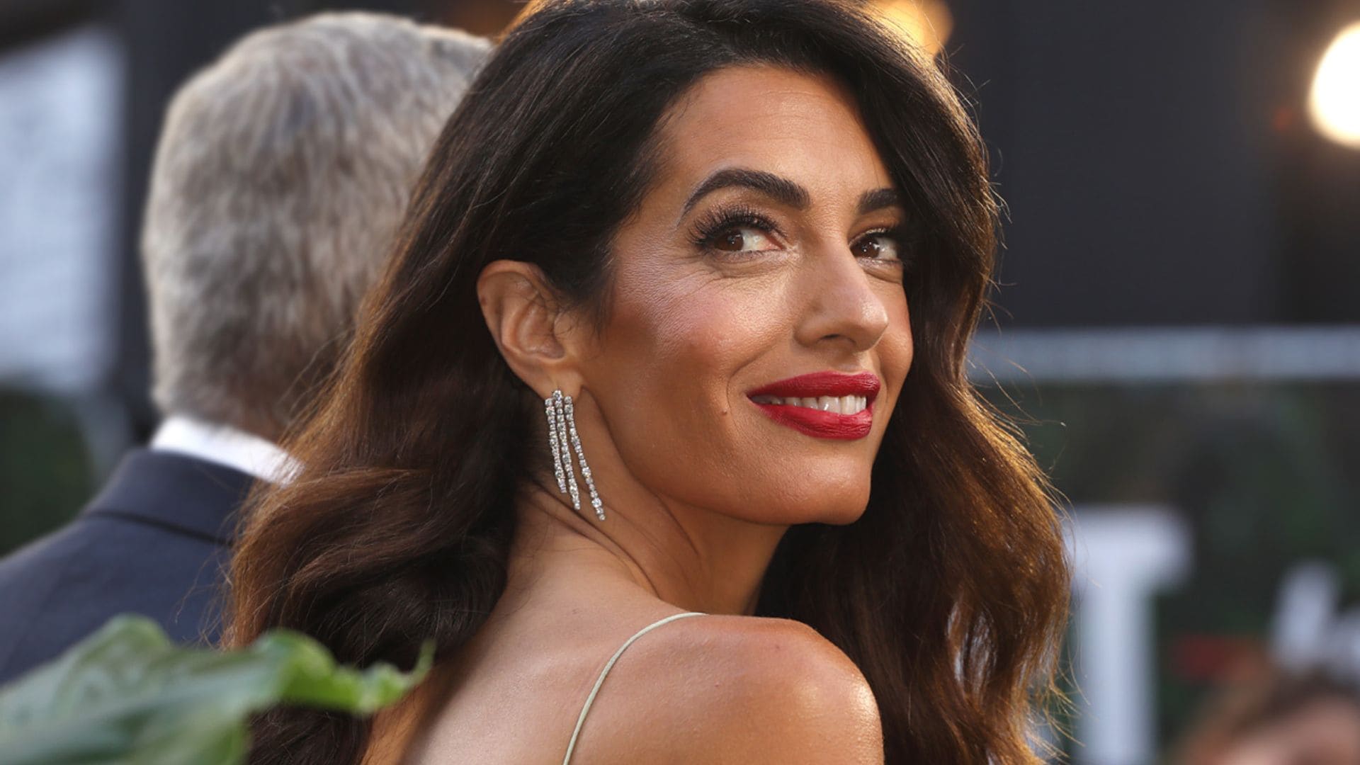 ¿Amal Clooney o Julia Roberts? Los dos únicos looks de belleza que necesitas esta temporada