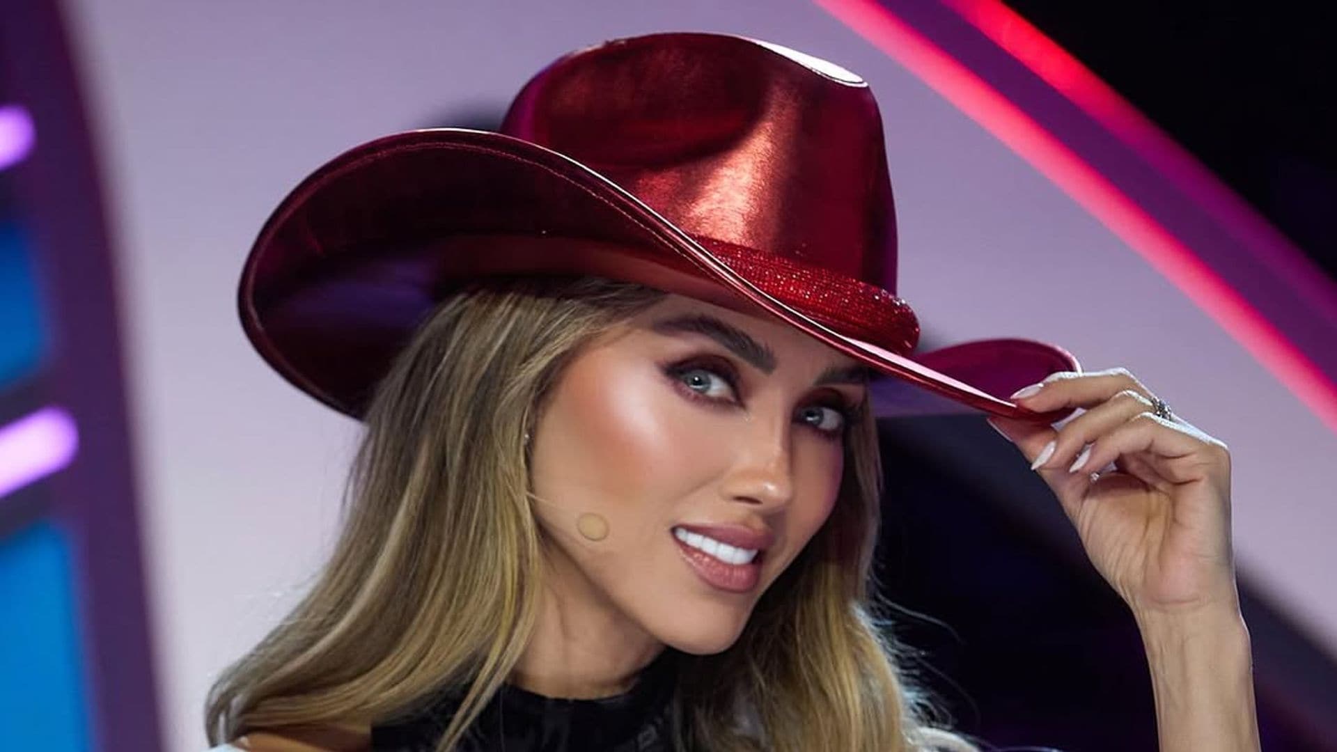 Anahí responde a sus detractores y se defiende de las críticas por la apariencia de su rostro