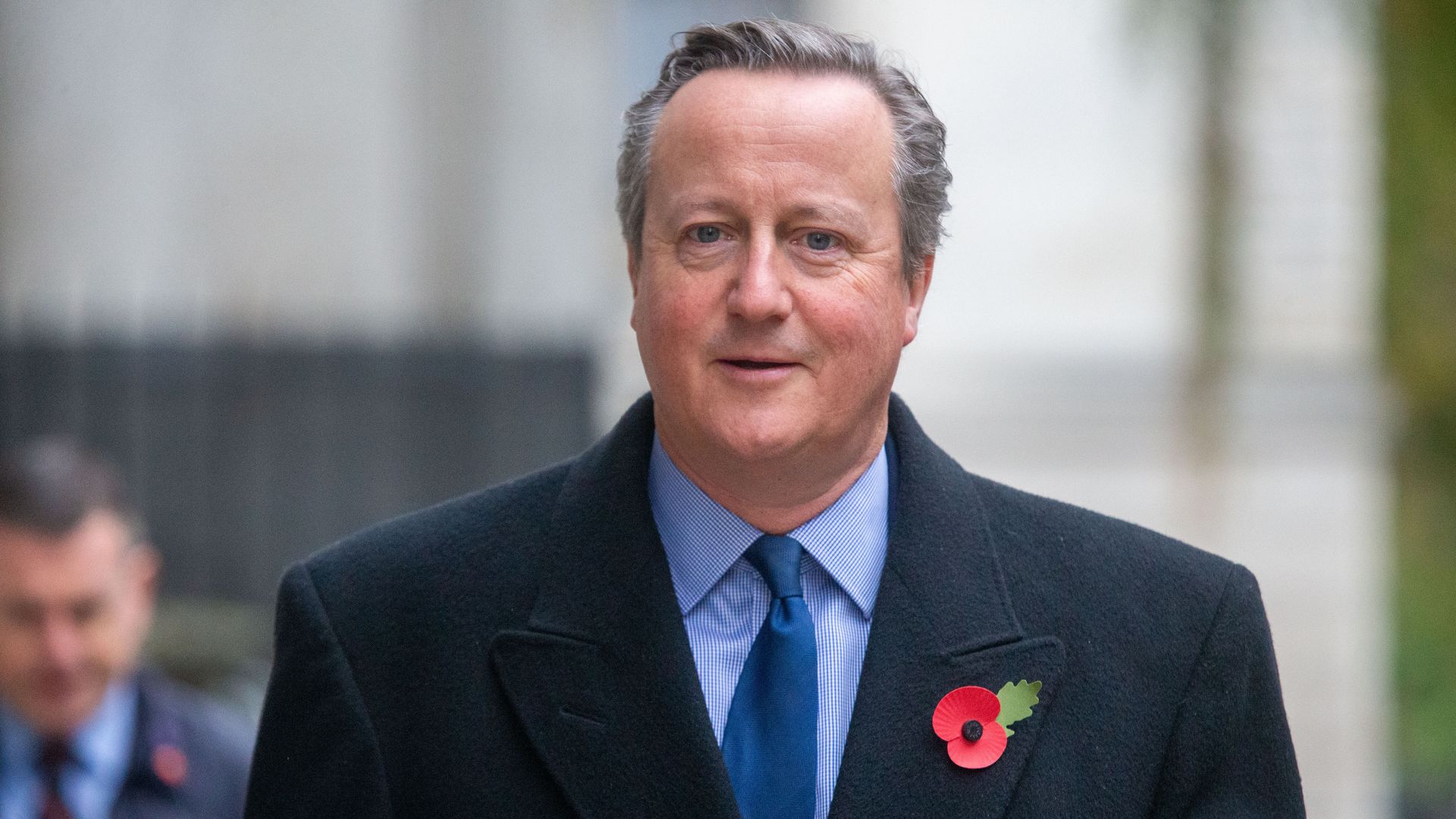 Plano medio de David Cameron el Día del Recuerdo 2024