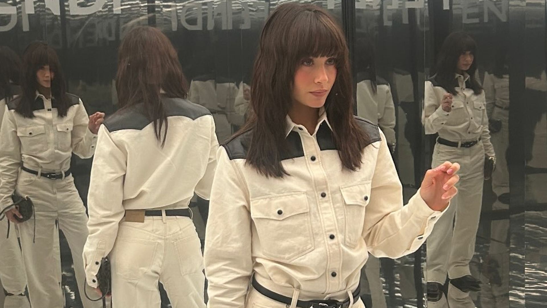 Aitana, en el desfile de Fendi celebrado durante la Semana de la Moda de Milán (23 de septiembre de 2023)