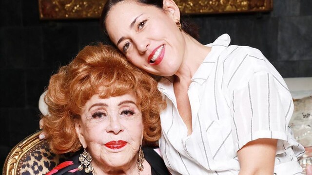 Stephanie Salas y Silvia Pinal.