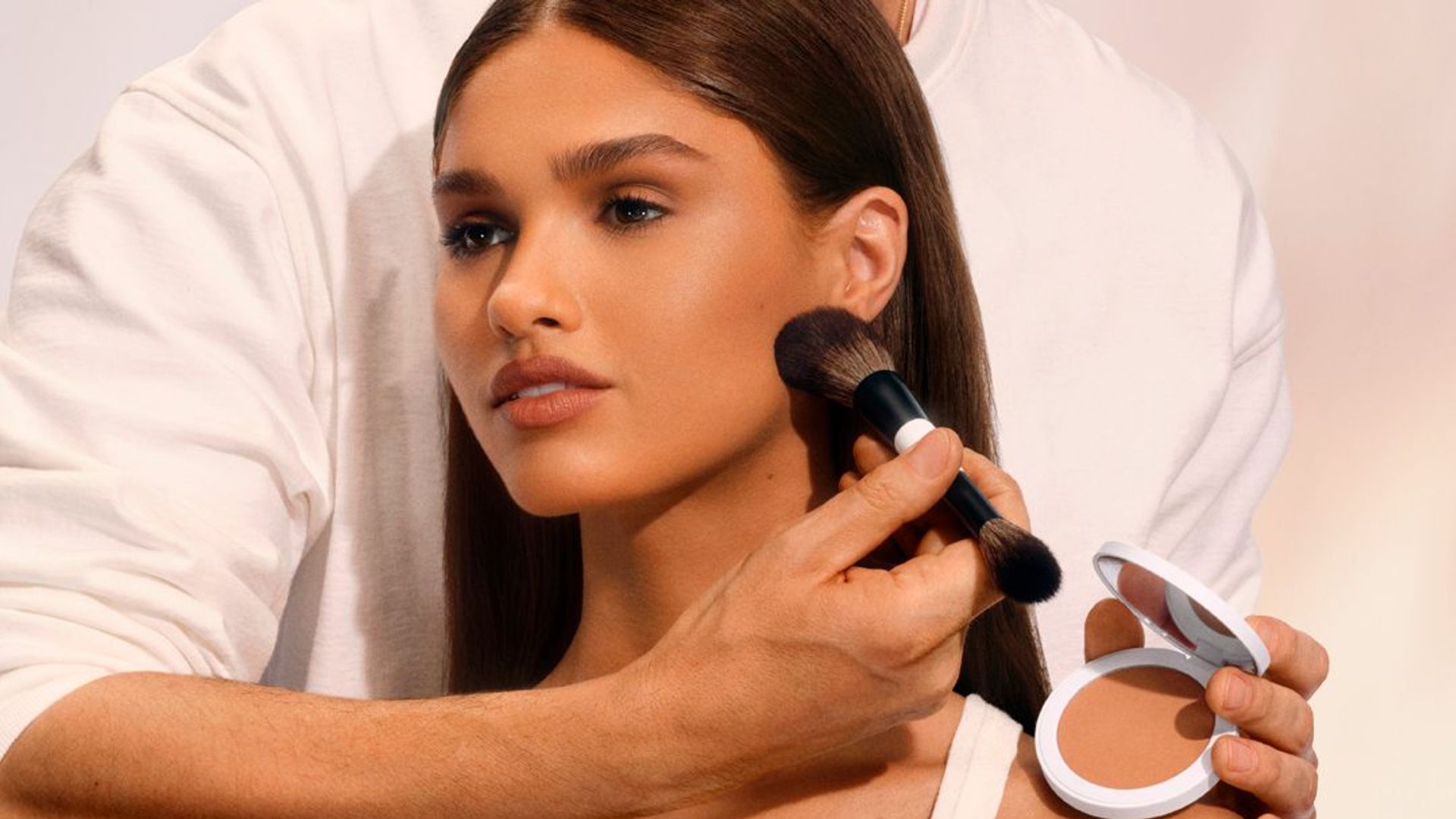 Cómo aplicar bien la base de maquillaje