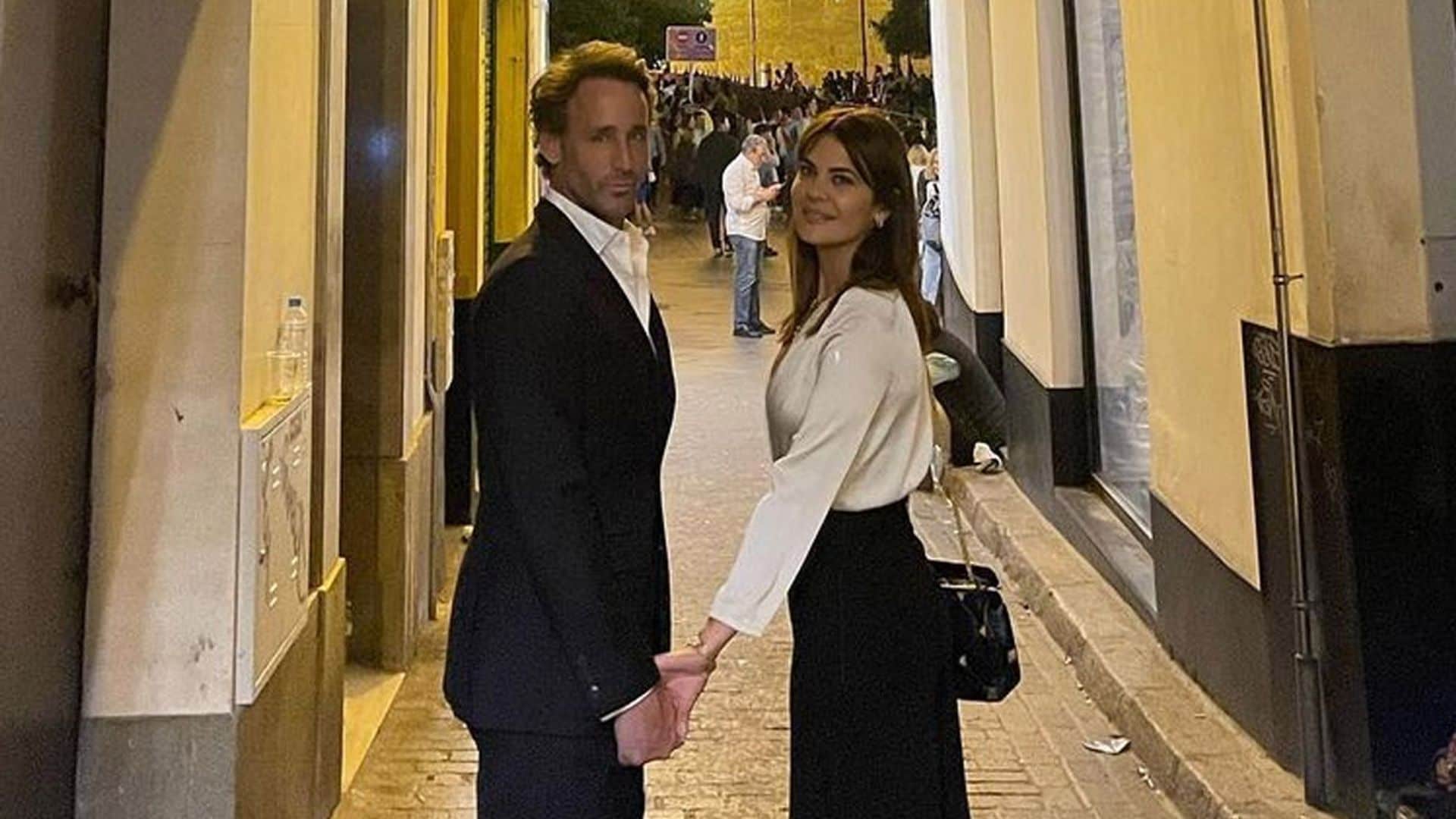 María José Suárez y Álvaro Muñoz Escassi pasean su amor por la Semana Santa de Sevilla