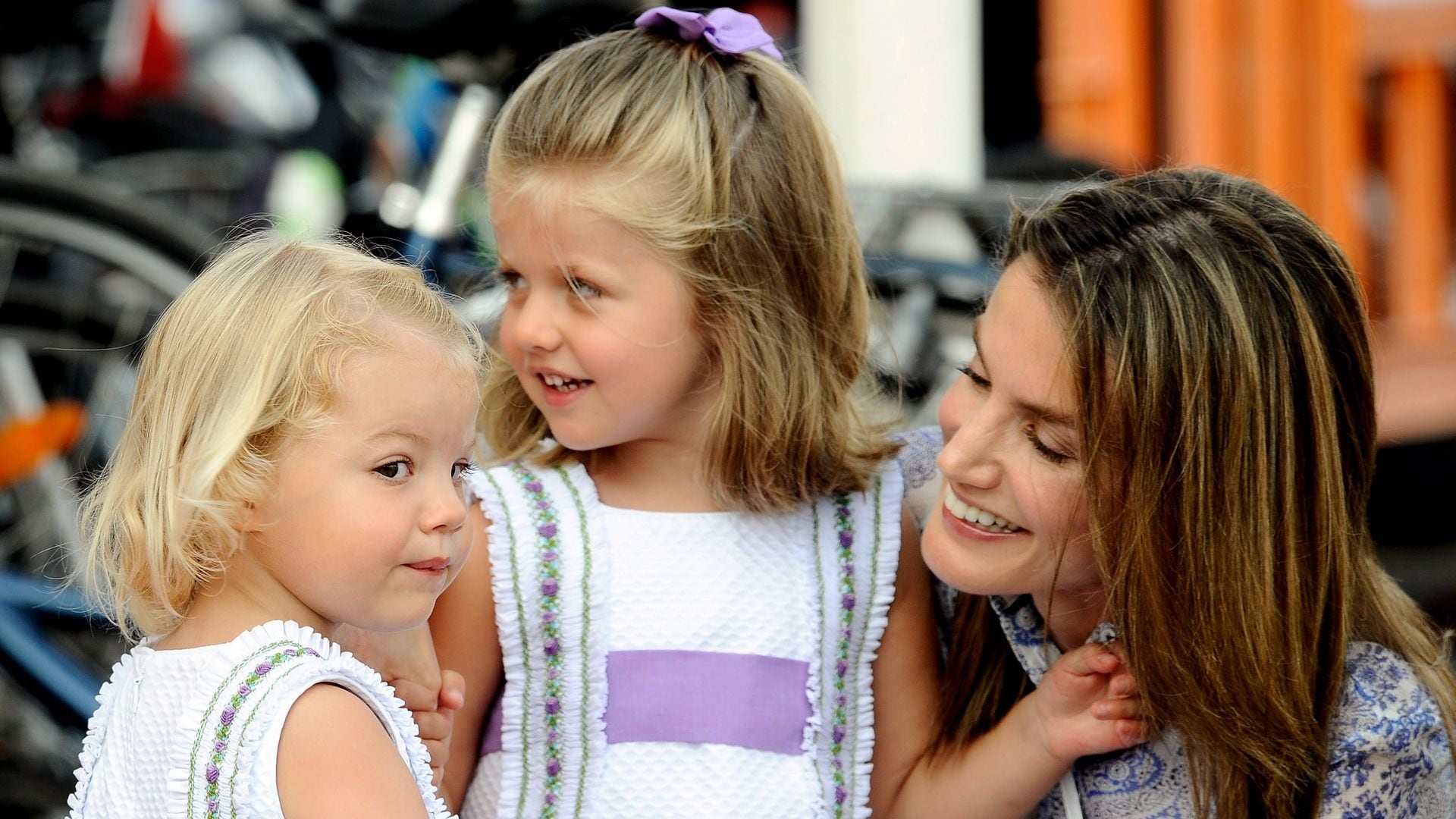 FOTO A FOTO. Así hemos visto crecer a la princesa Leonor y a la infanta Sofía a través de sus veranos en Mallorca