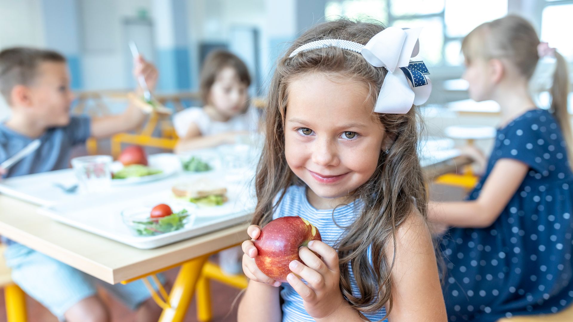Ni azúcares ni zumos: así comerán tus hijos a partir de hoy en el comedor escolar