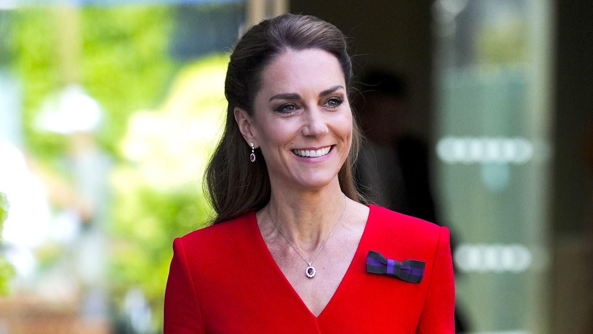 Kate Middleton, princesa de Gales, con vestido rojo en la final femenina de Wimbledon, 2026.