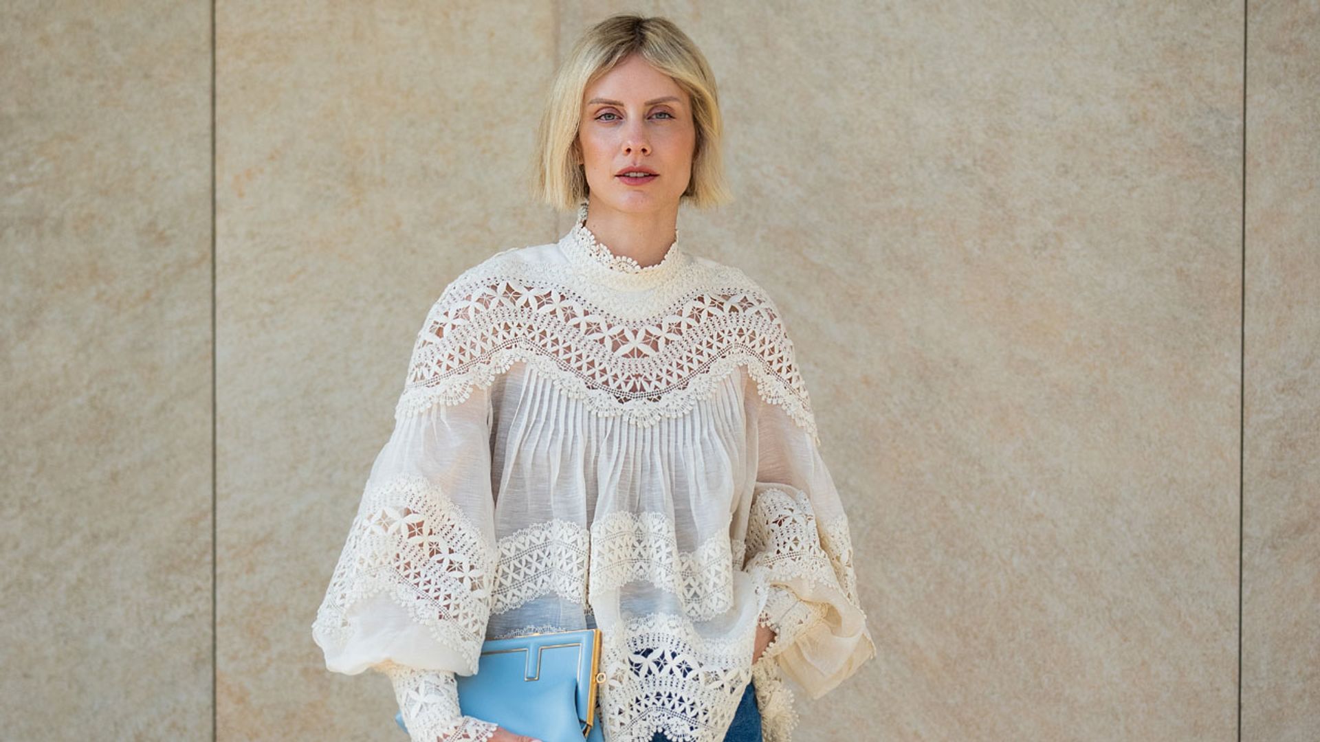 Apúntate a la tendencia rococó con las blusas y vestidos más bonitos de nuestra estilista