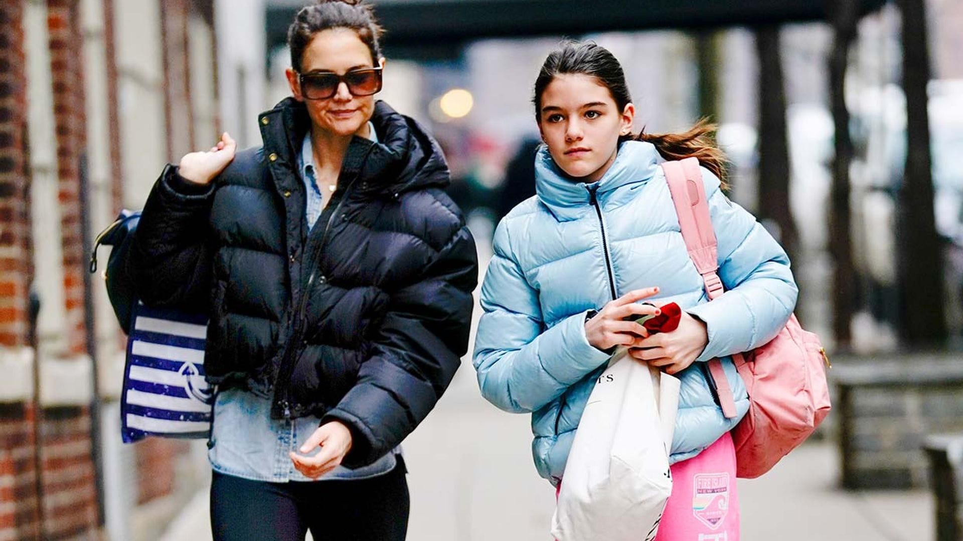 Con una corona de rosas y un photocall casero, así celebra Katie Holmes el cumpleaños de su hija Suri