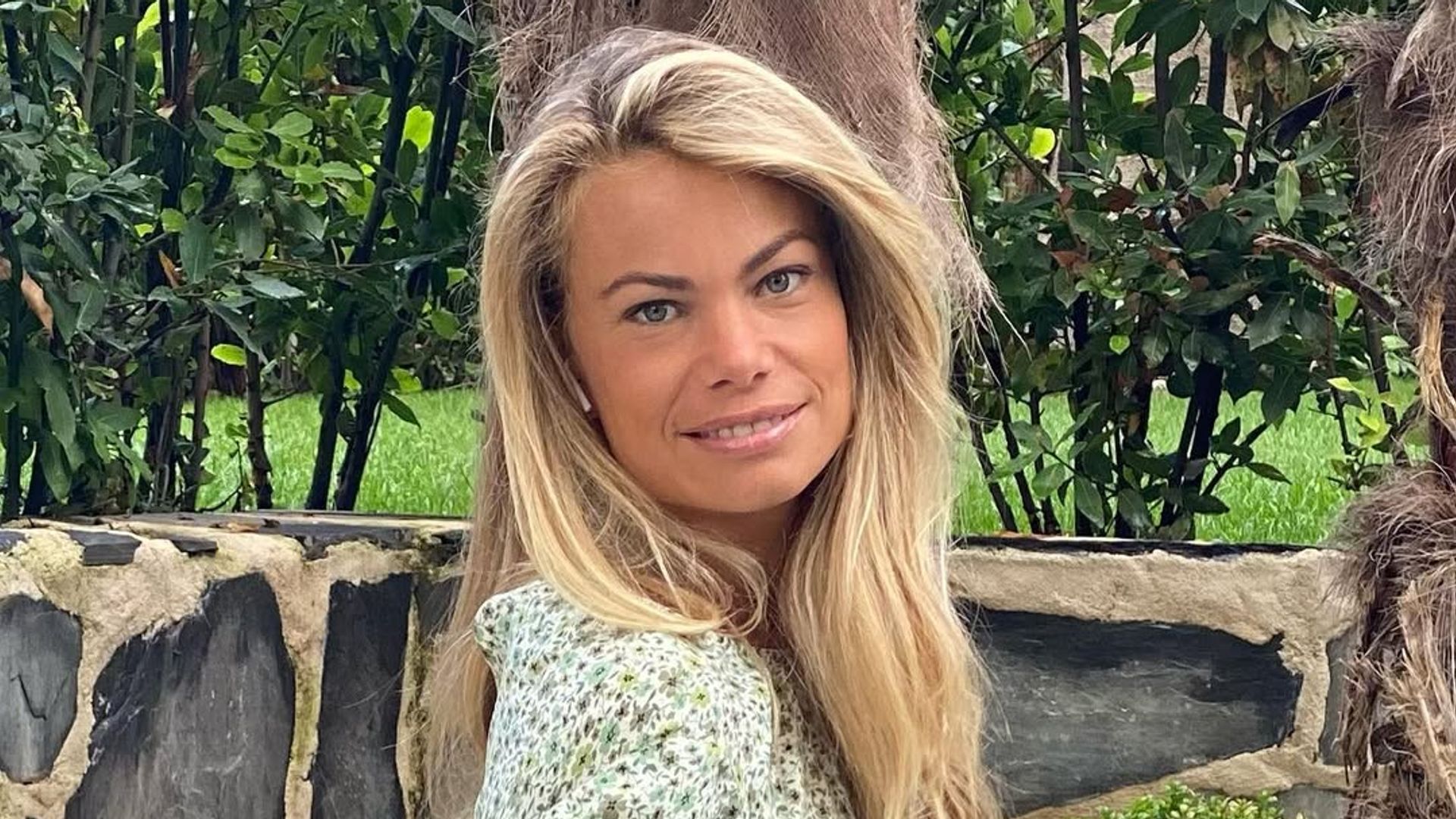 Carla Goyanes, que acaba de cumplir 43 años, se abre con la revista HOLA en una entrevista enfocada en la fe