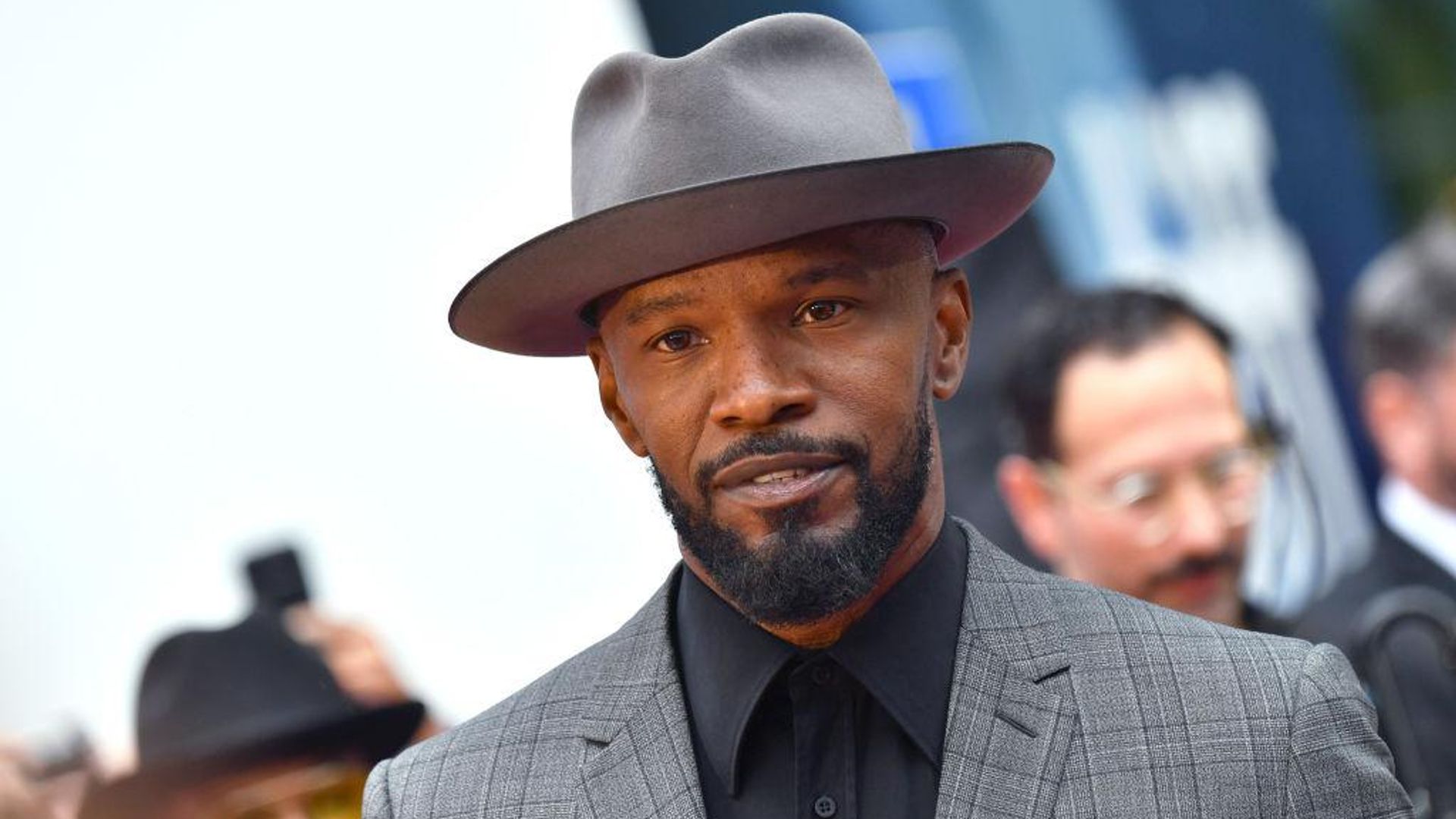 Jamie Foxx rompe el silencio desde el hospital y envía un mensaje a sus fans