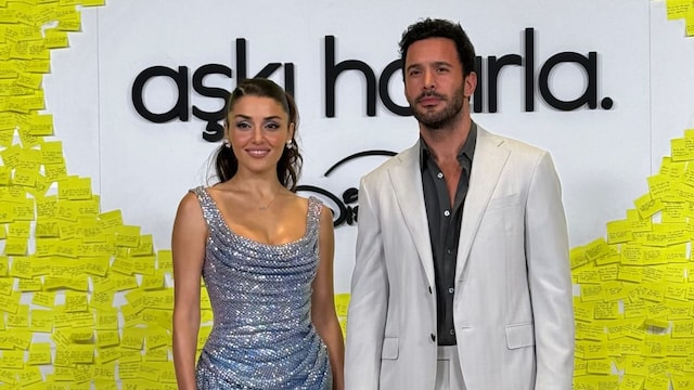 Elegancia y bailes en el estreno de 'Reminder', la nueva serie de Hande Erçel y Barış Arduç que llega con polémica