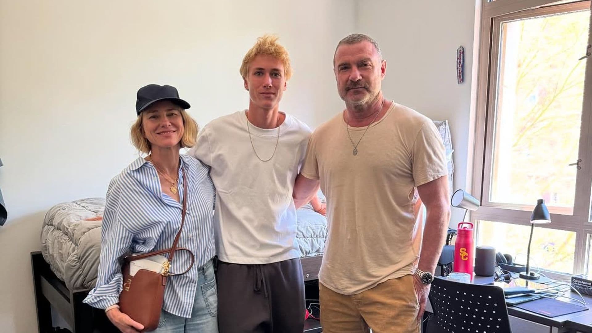 Naomi Watts con su exmarido y su hijo Sasha