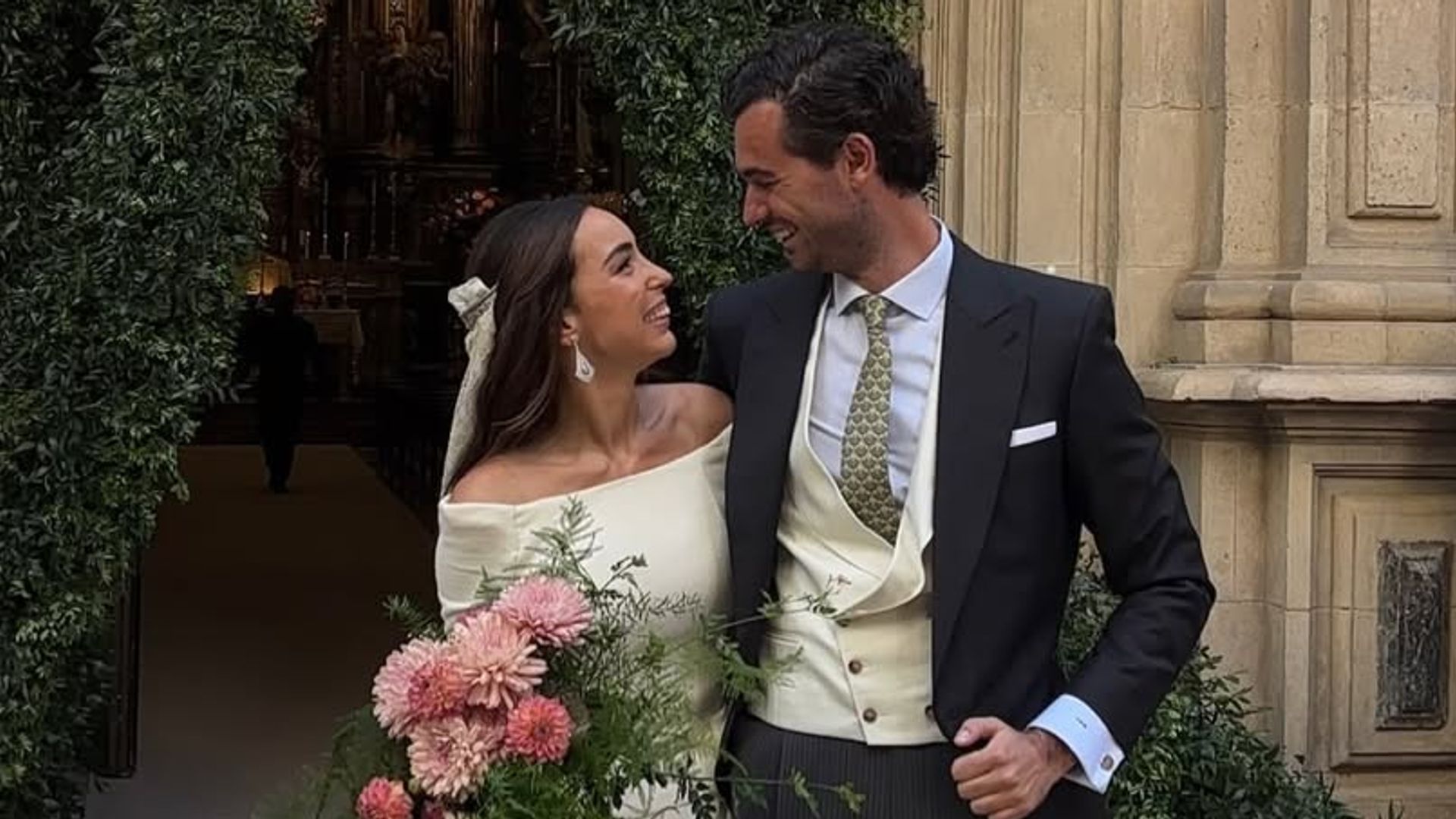La gran boda de María, hija de Pepín Liria, y Nacho Sánchez-Vizcaíno en Murcia: del universo viajero que inspiró la decoración al emocionante baile de los novios