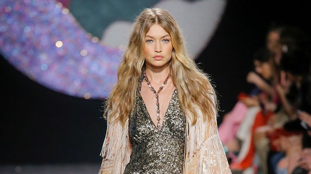 gigi hadid durante el desfile de Ana Sui