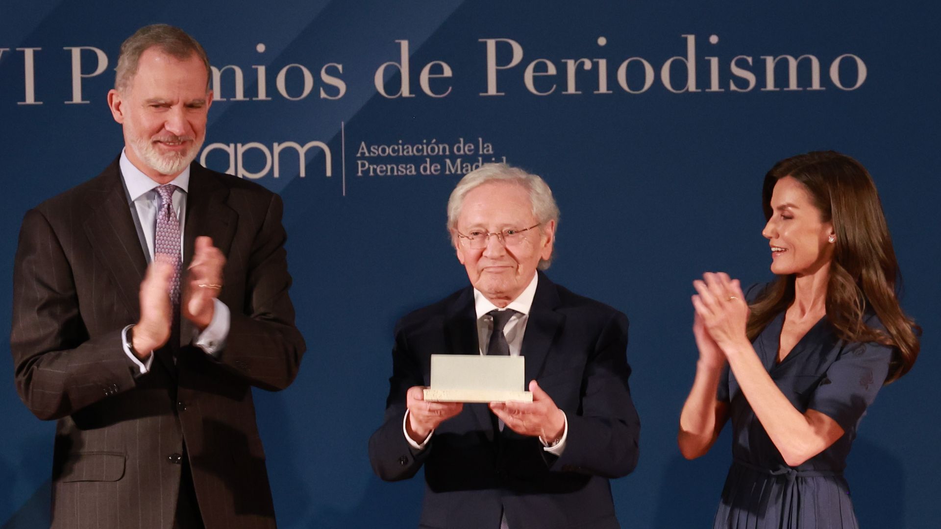 Las emotivas palabras de los reyes Felipe y Letizia para despedir a Fernando Ónega: "Nos regaló esa mirada afilada y honesta"