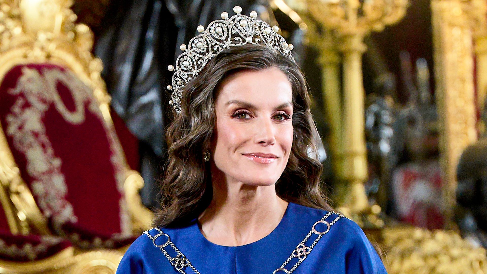 PRIMICIA. El espectacular retrato de Letizia sale a la venta: los detalles de la subasta del cuadro que fascinó a la reina