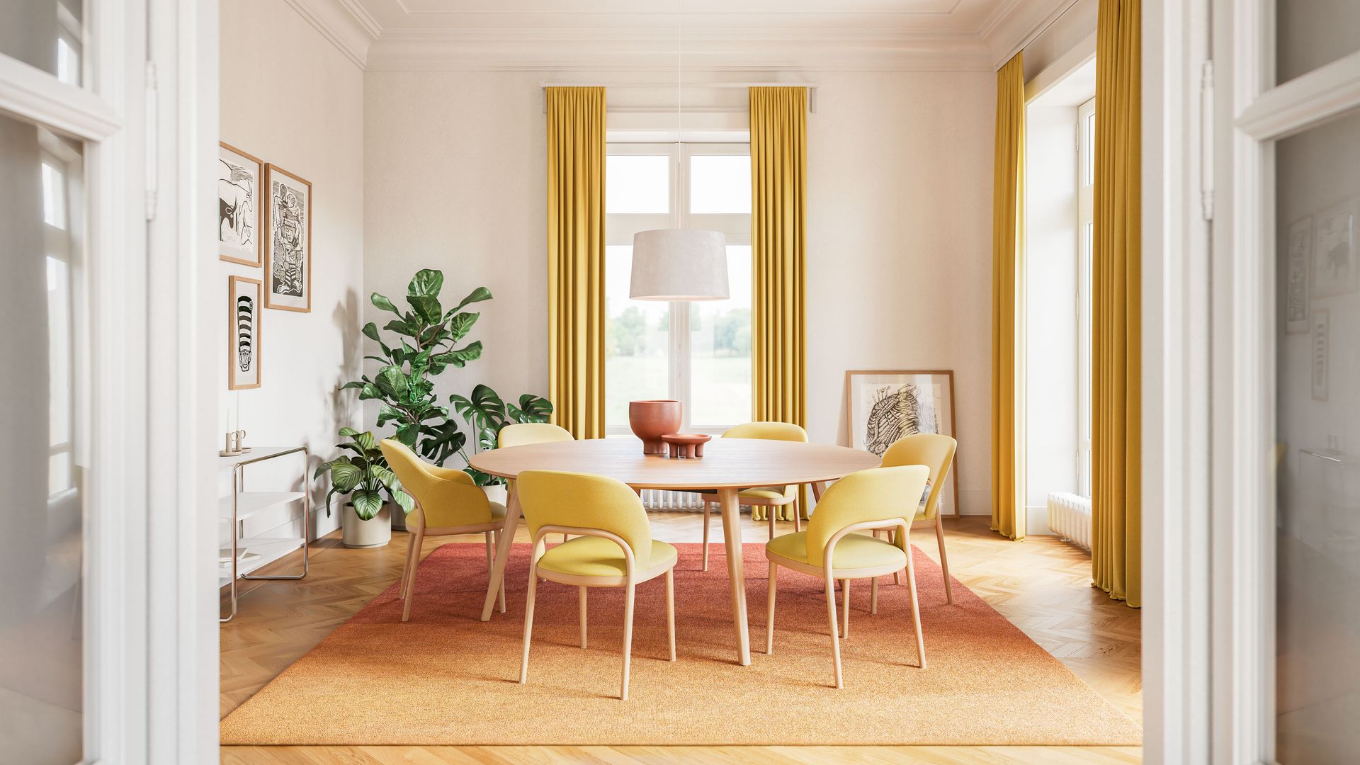 Comedor con mesa redonda XL, alfombra, sillas Thonet amarillas a juego con las cortinas, suelo de madera, plantas altas en el suelo en macetas, lámpara de techo blanca