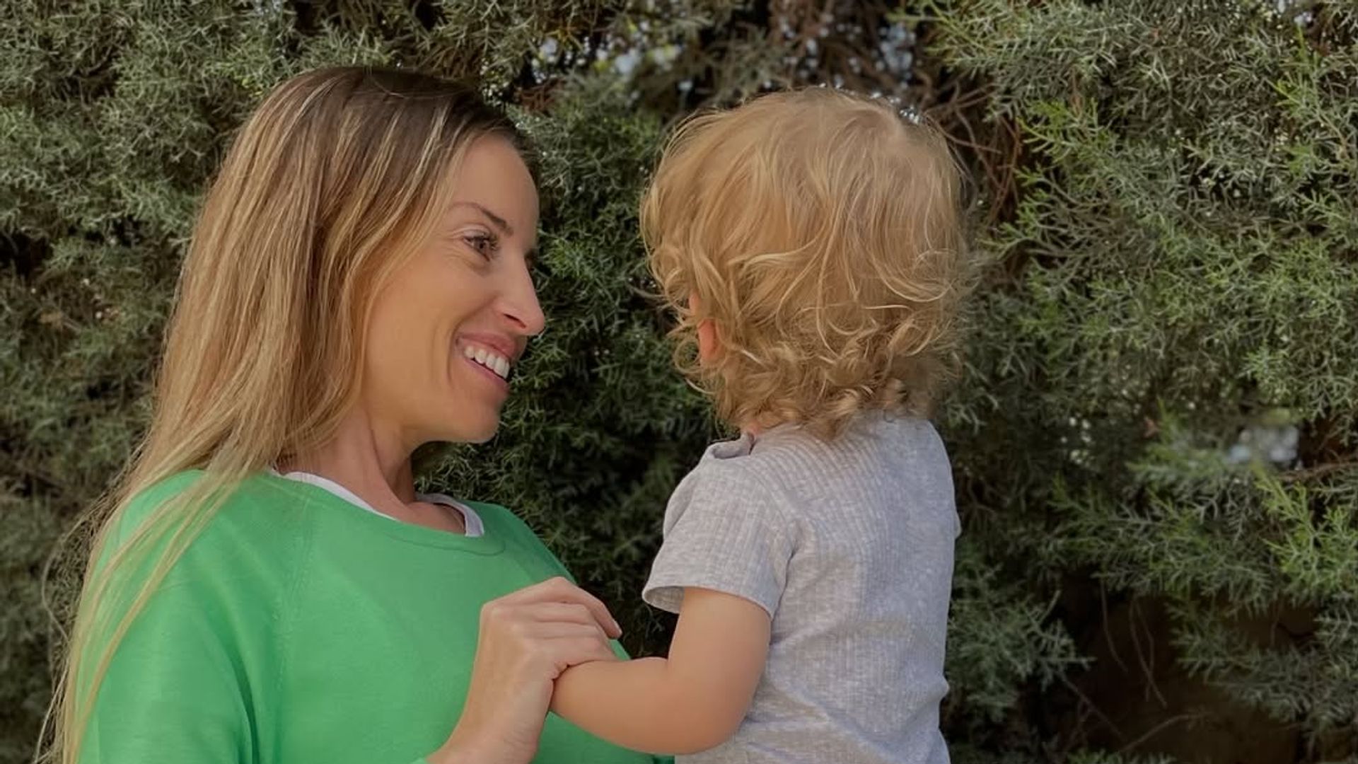La tierna imagen de Hugo, el hijo de Marta Castro y Fonsi Nieto, visitando a su hermana que ha emocionado a su madre: "Soy una chica con suerte"