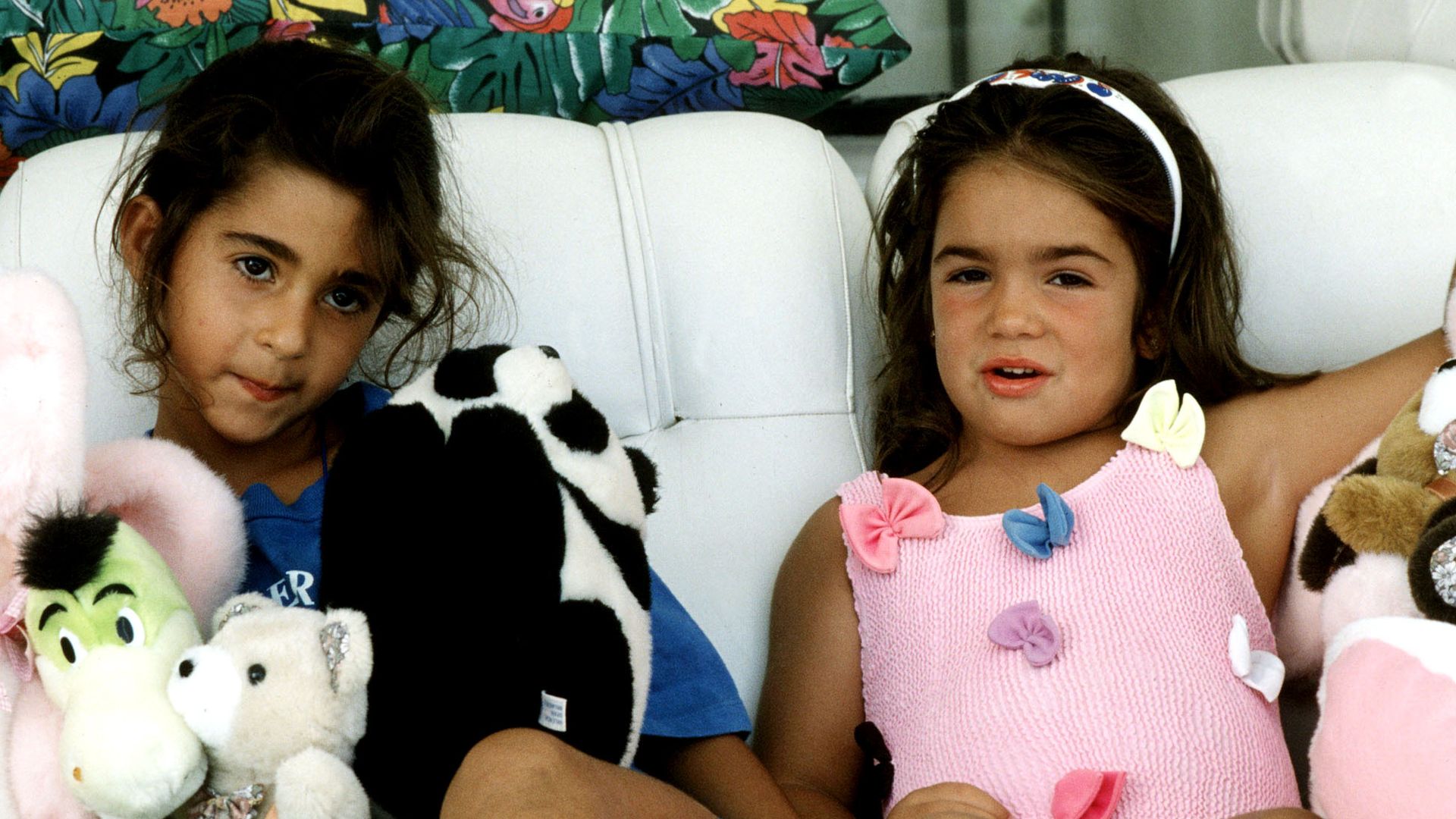 Alba Flores con su prima Elena Furiase de vacaciones en Marbella