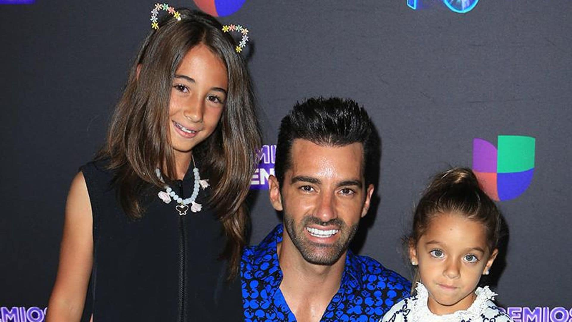 ¡De Gucci en Premios Juventud! La hija de Adamari López y Toni Costa lució muy a la moda