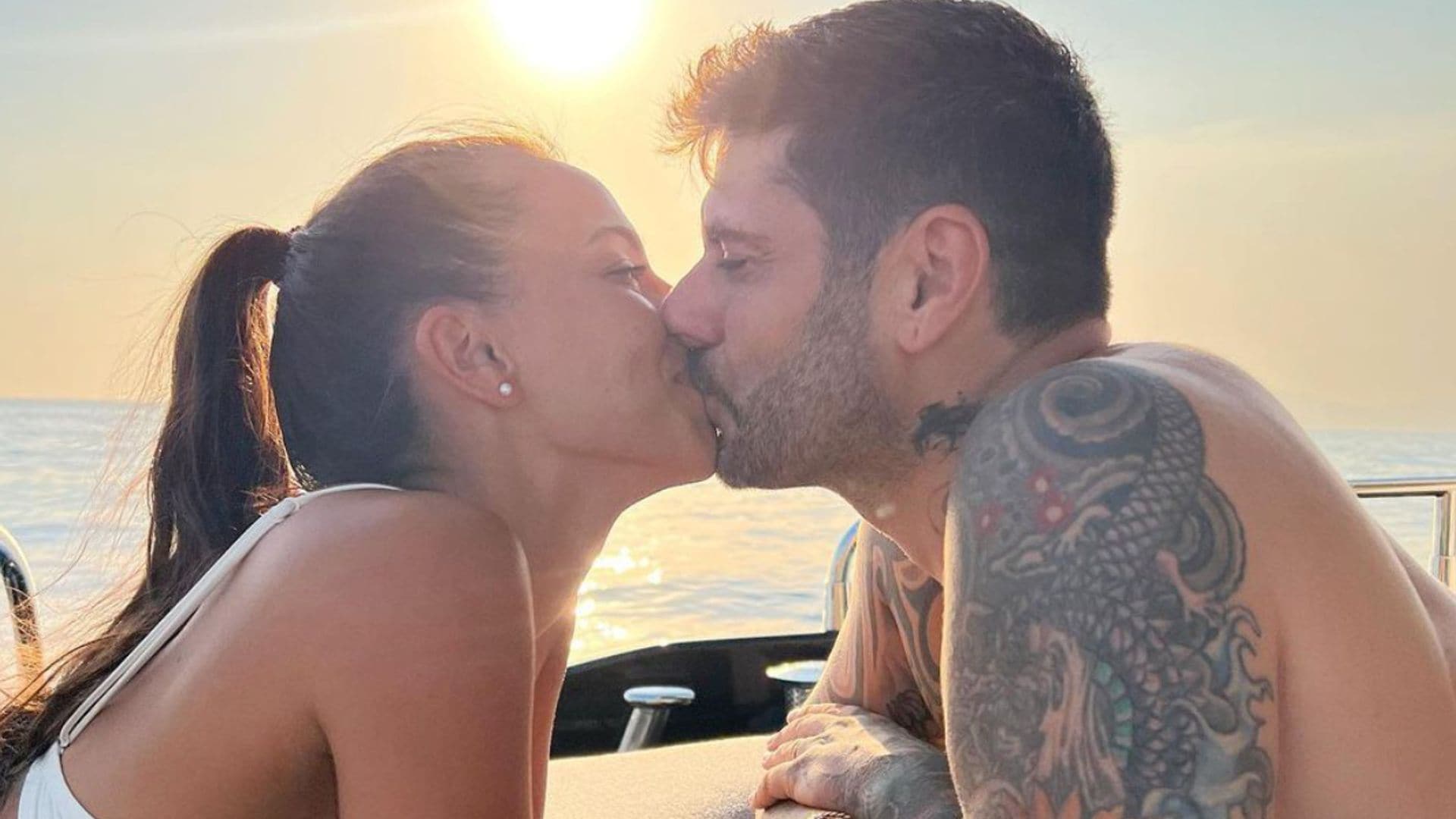 Julia Nakamatsu, la mujer de Melendi, presume de tripita premamá