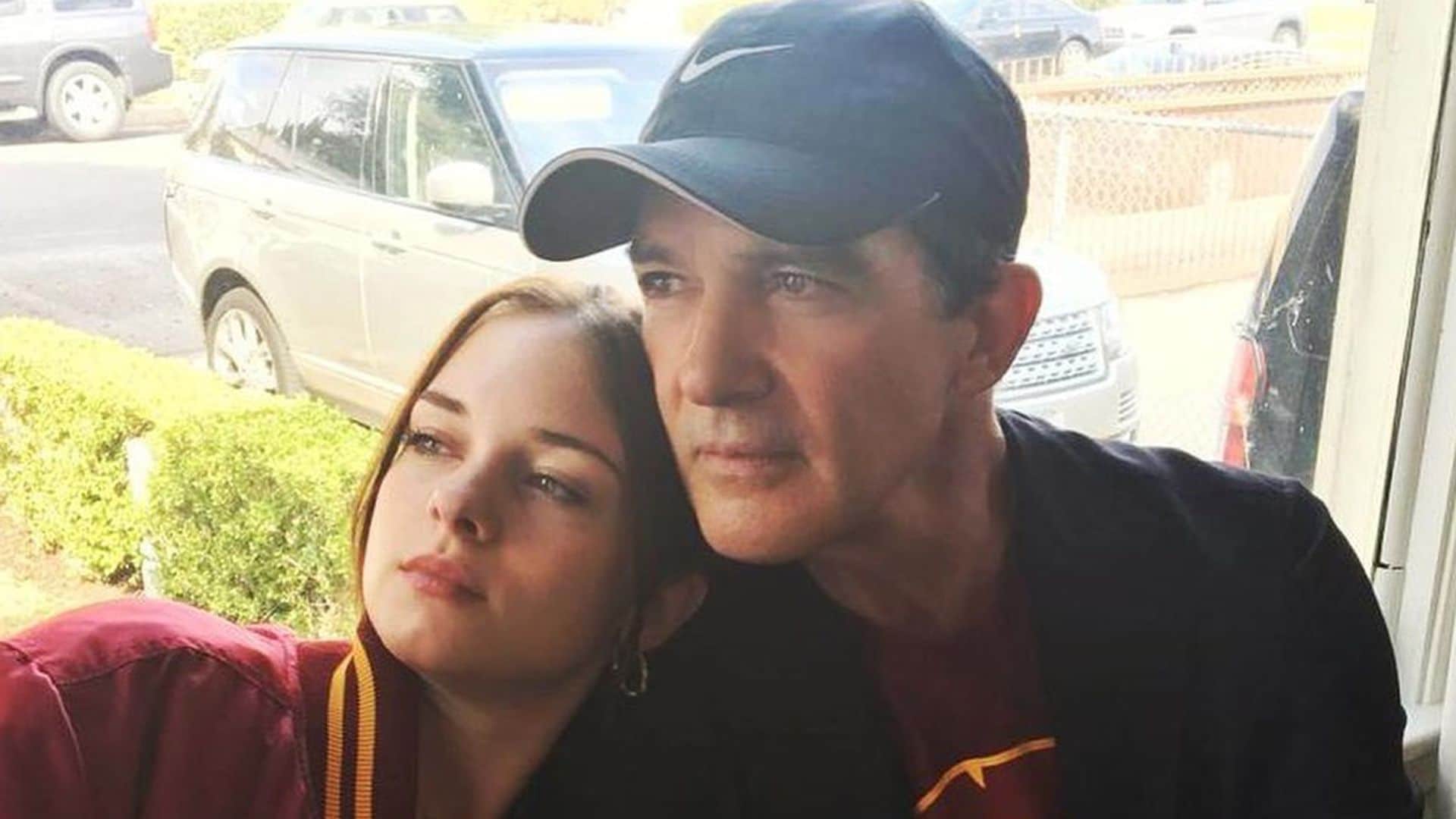 Antonio Banderas y Melanie Griffith abren su álbum de fotos más personal para felicitar a su hija Stella