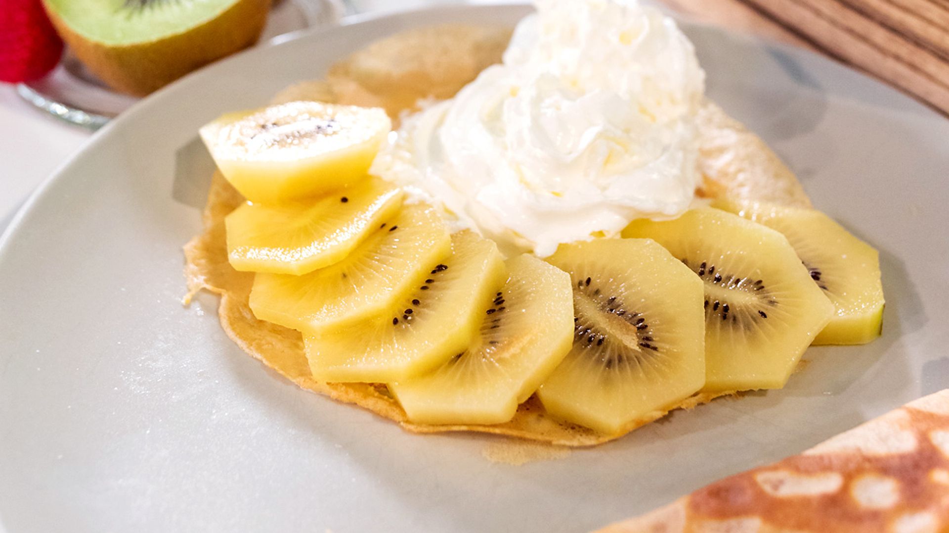 Crepes con kiwi y nata