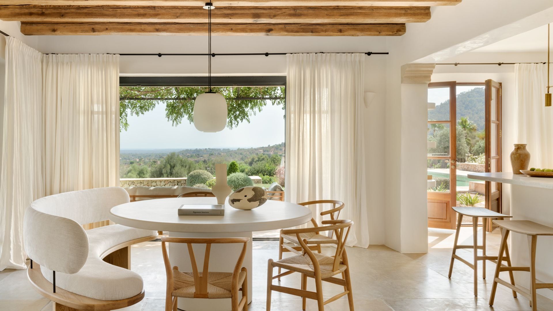 Comedor orientado al exterior