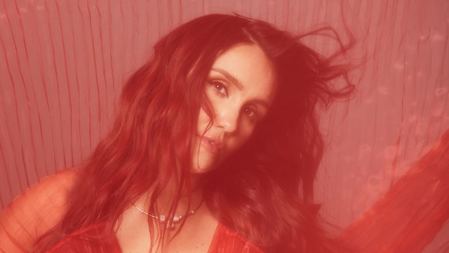 Dulce María inicia un nuevo capítulo musical y nos cuenta los detalles de 'Jaula Oro'